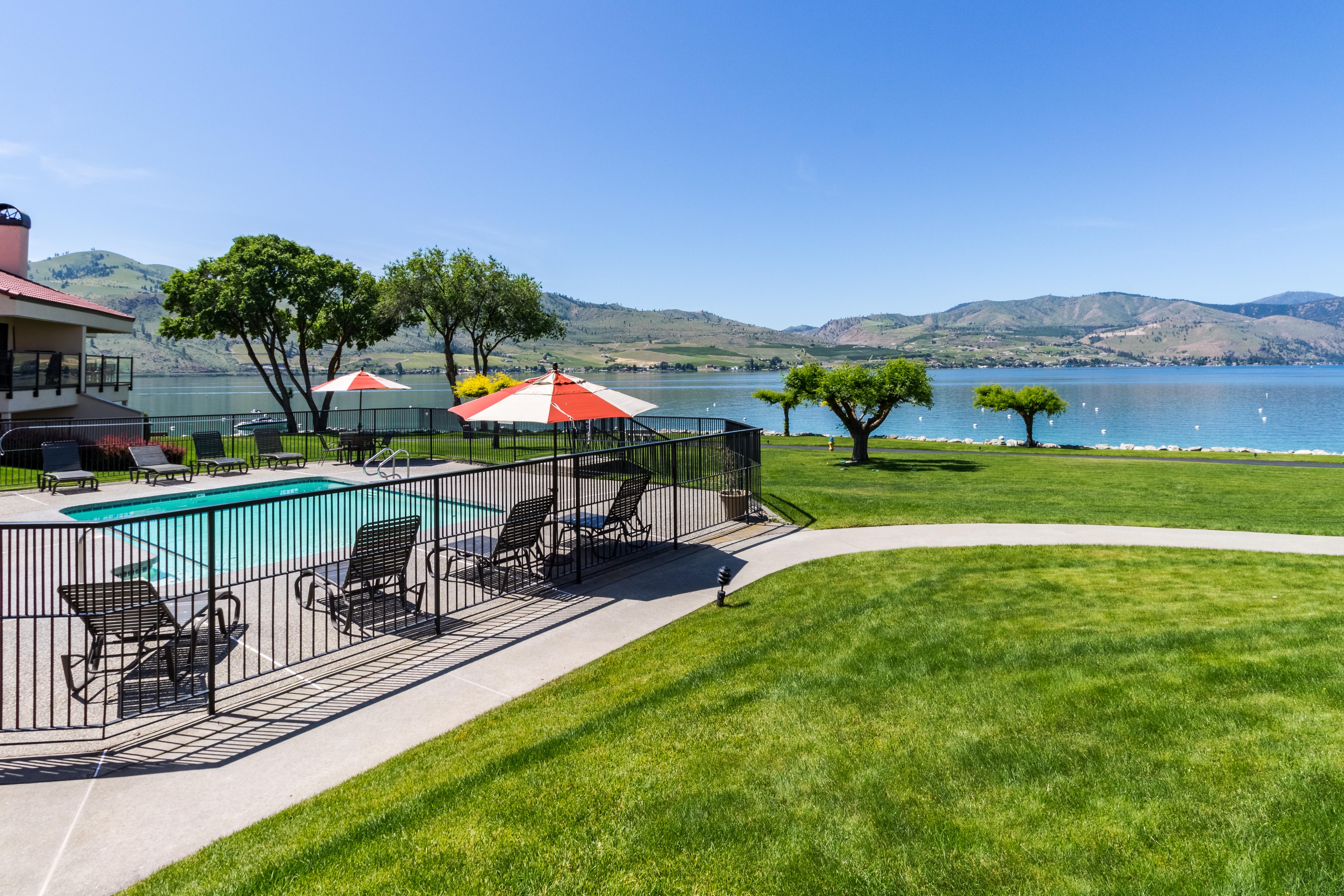 Property Image 1 - Lake Chelan Shores: Bluebird in the Bay (#8-7)