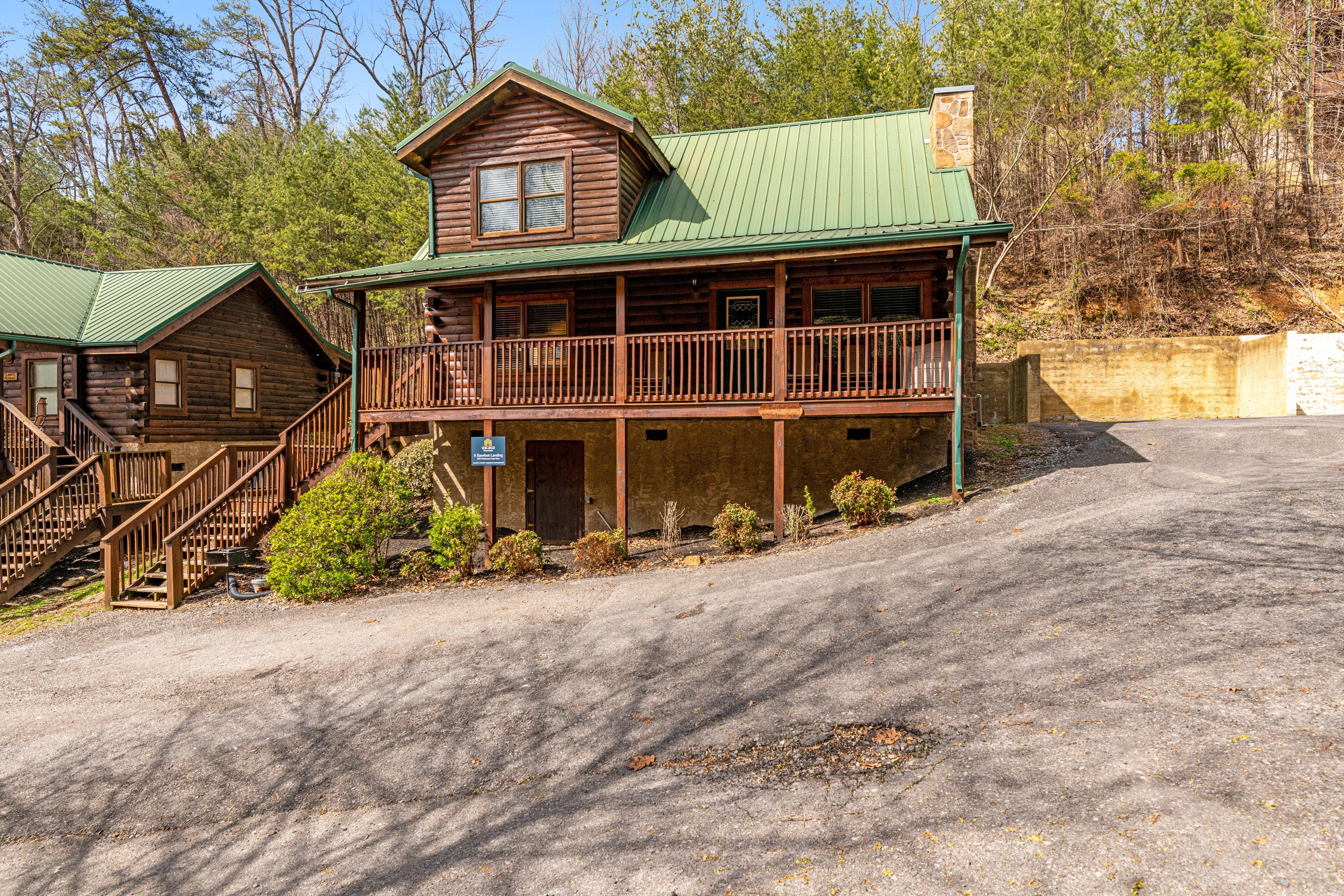 Property Image 1 - Arrowhead Log Cabin Resort: A Barefoot Landing Cabin