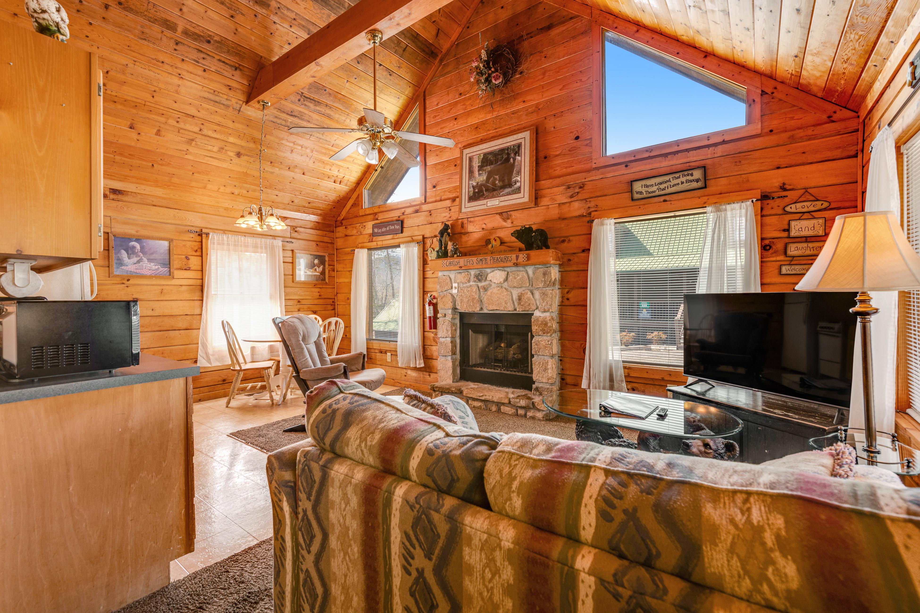 Property Image 2 - Arrowhead Log Cabin Resort: Cuddly Bear Hideaway Cabin