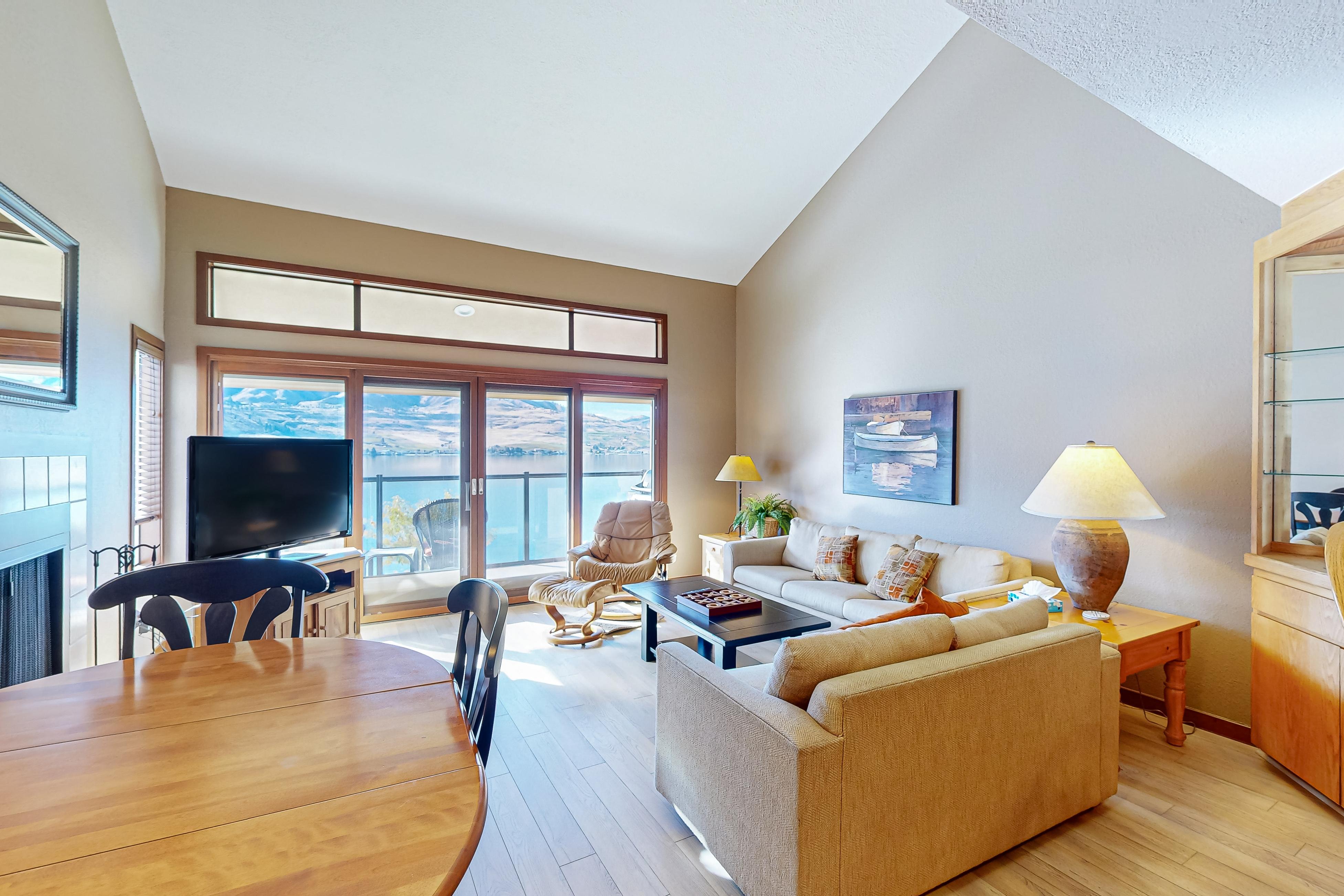 Property Image 1 - Lake Chelan Shores: Sunset Condo (#13-4)