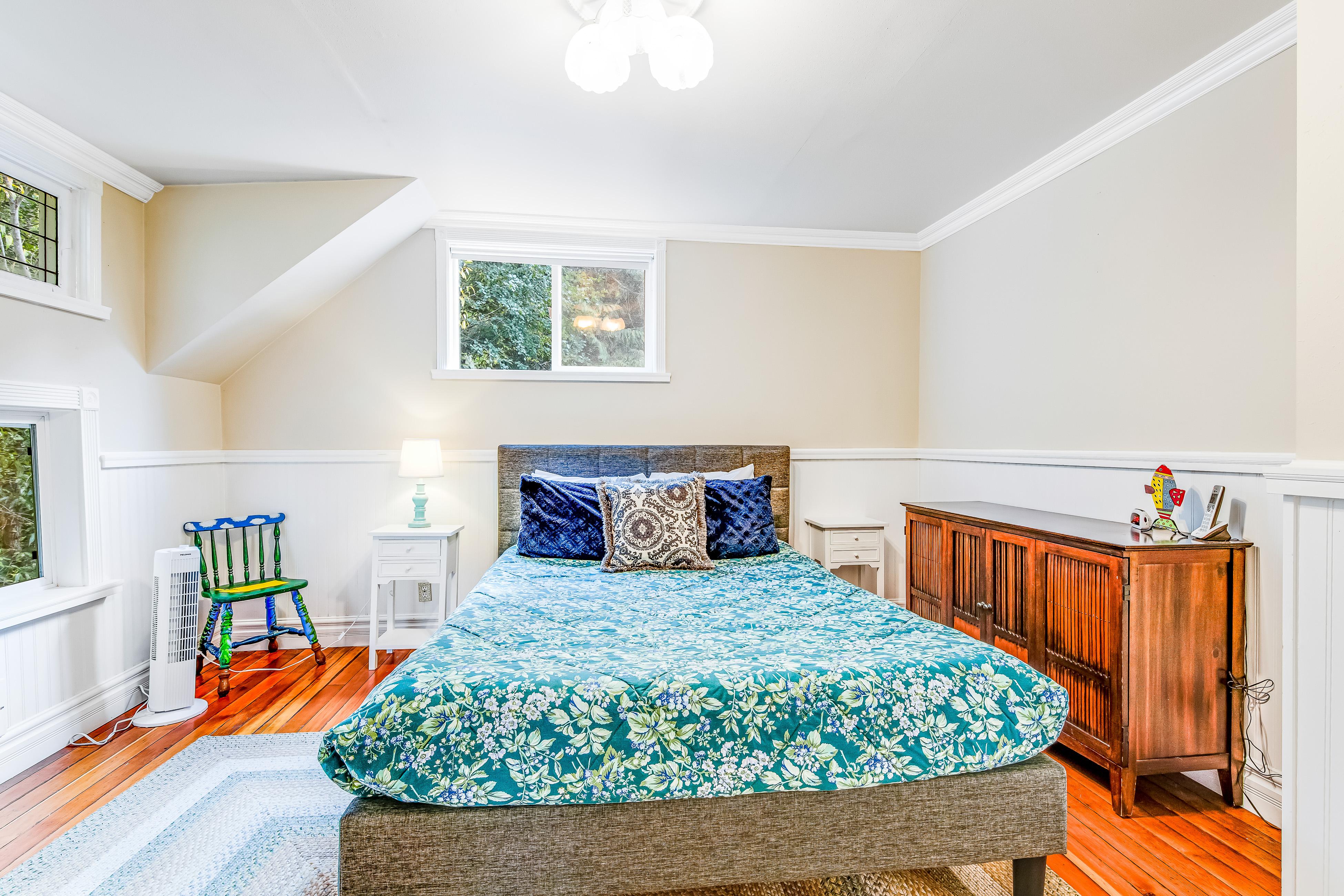 Peaceful Whispering Creek Farmhouse in Sequim