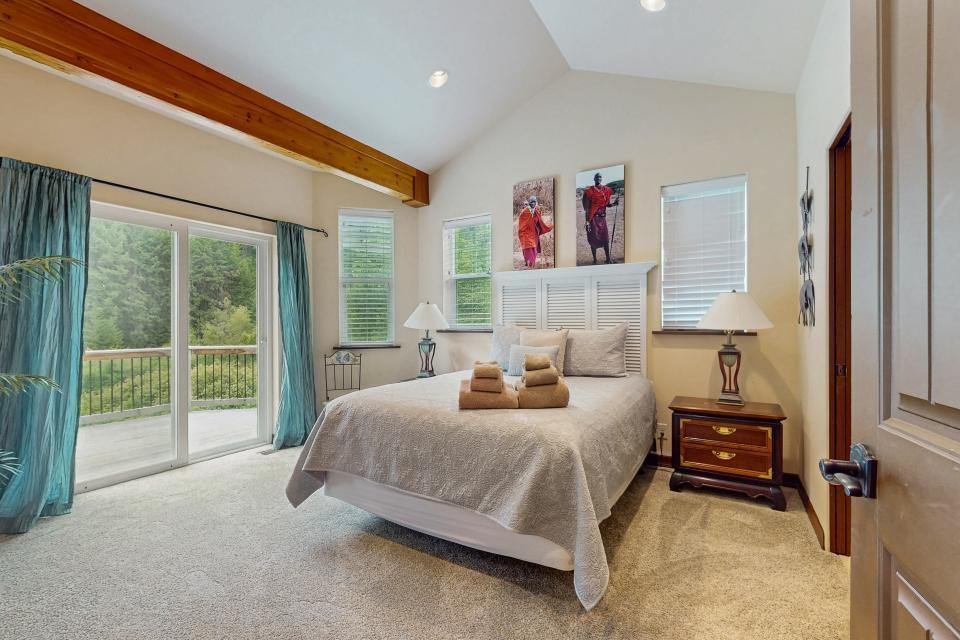 House and Retreat at Eagle Creek