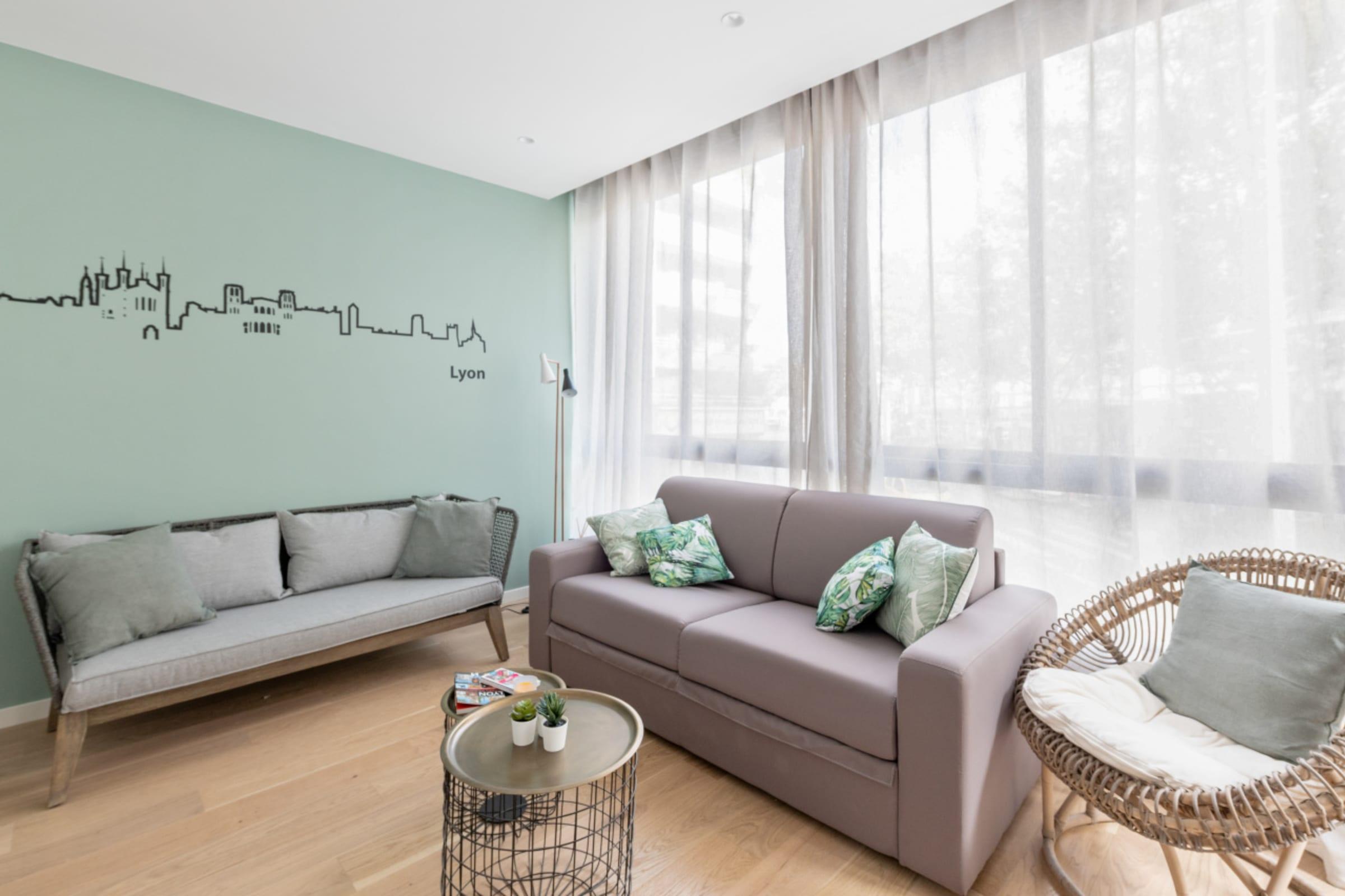 Property Image 1 - Lovely Modern First Floor Apartment in Monplaisir