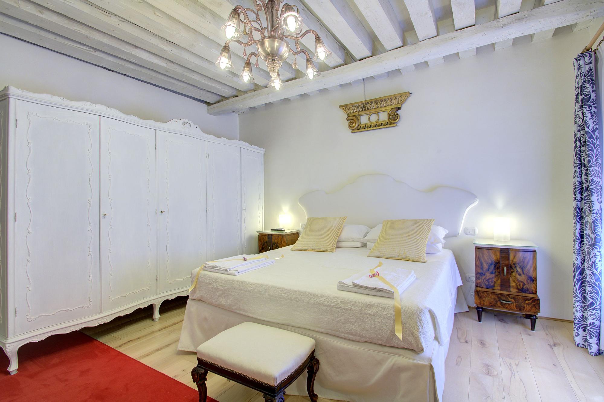Property Image 2 - Modern 4 Bedroom Apartment with Venetian Decor Overlooking the Grand Canal