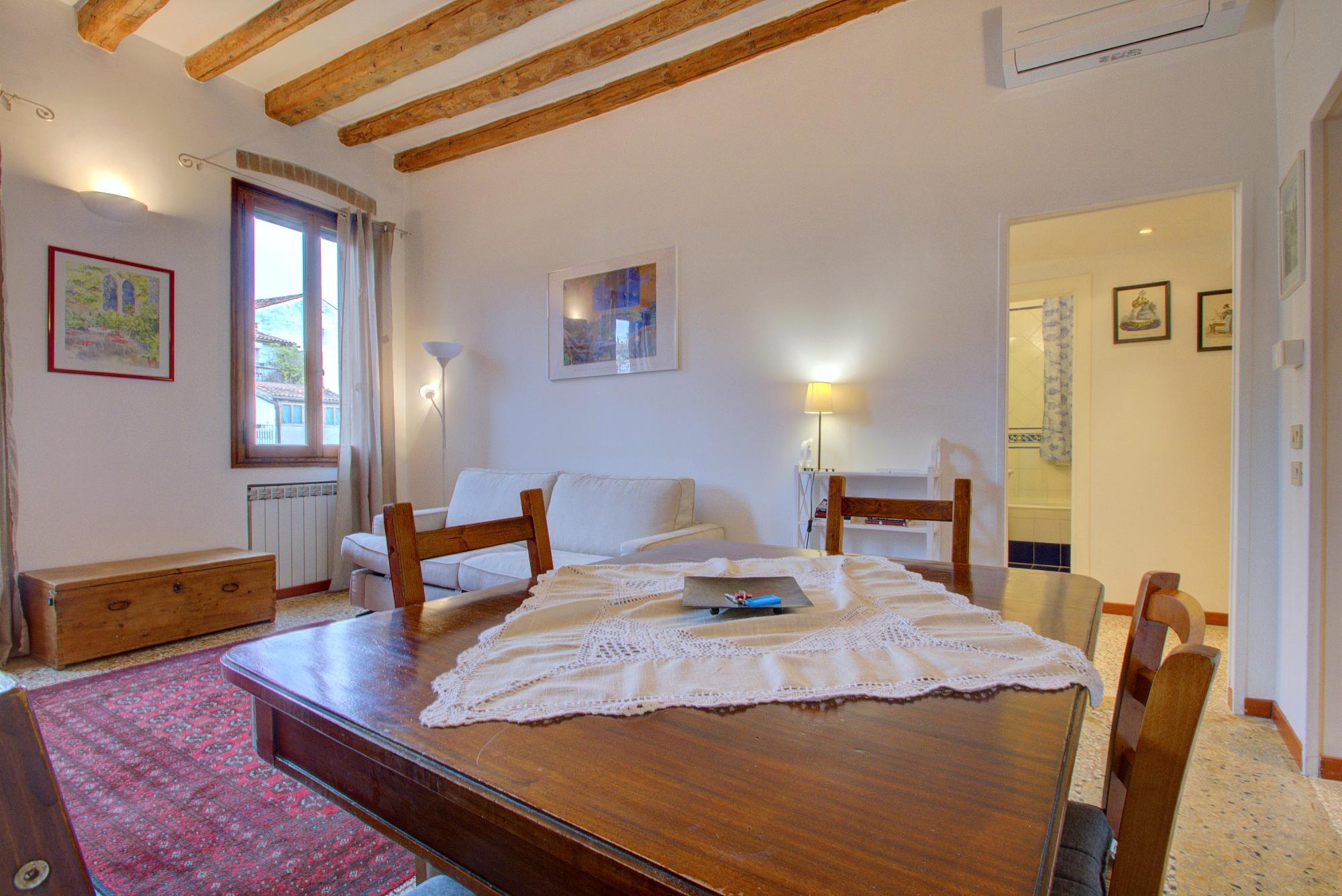 Property Image 2 - Charming 1 Bedroom Apartment with Garden Views in Venice