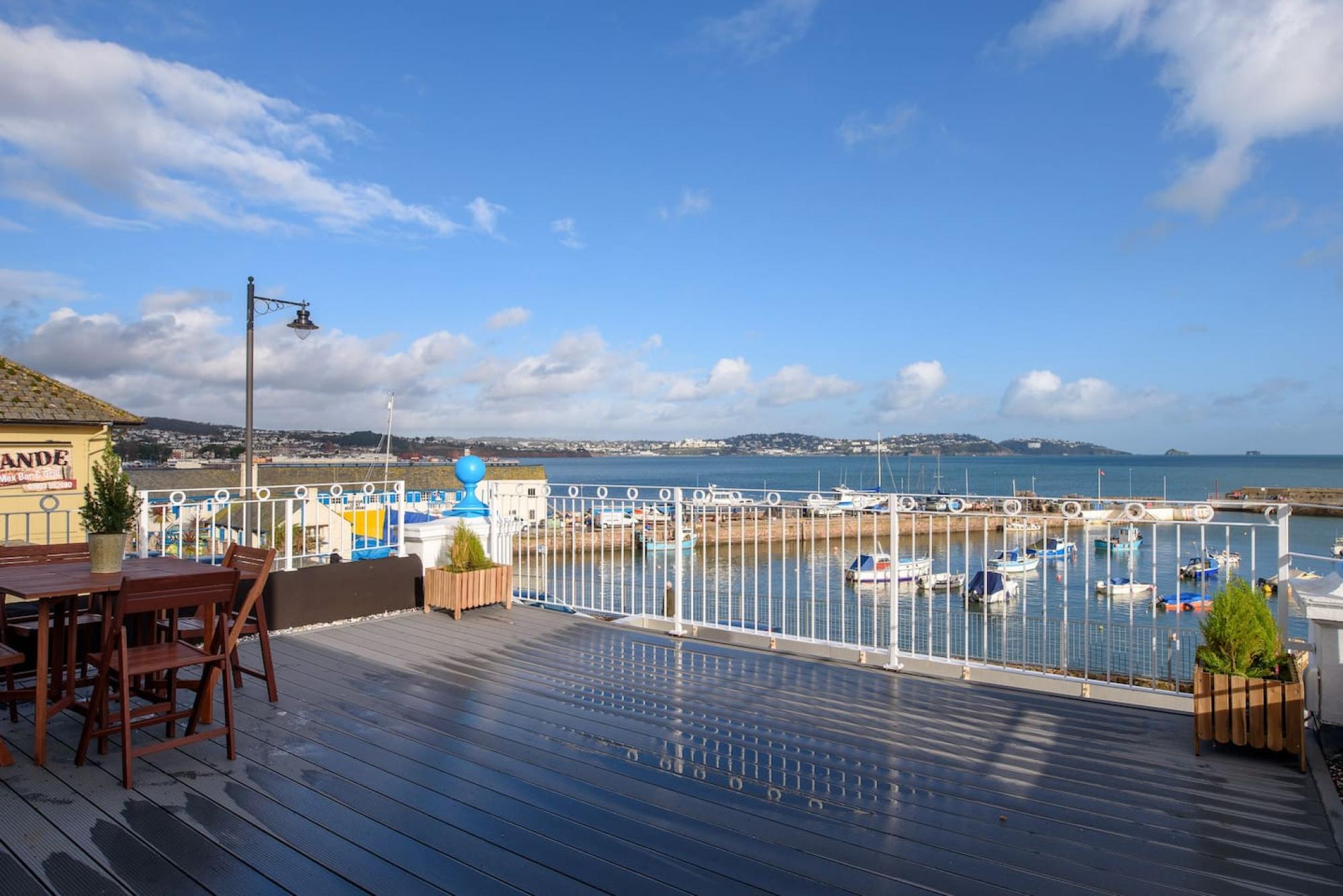 Property Image 1 - Relaxing 2 Bedroom Modern Apartment Uniquely Positioned on Paignton Harbour with Terrace Boasting Stunning