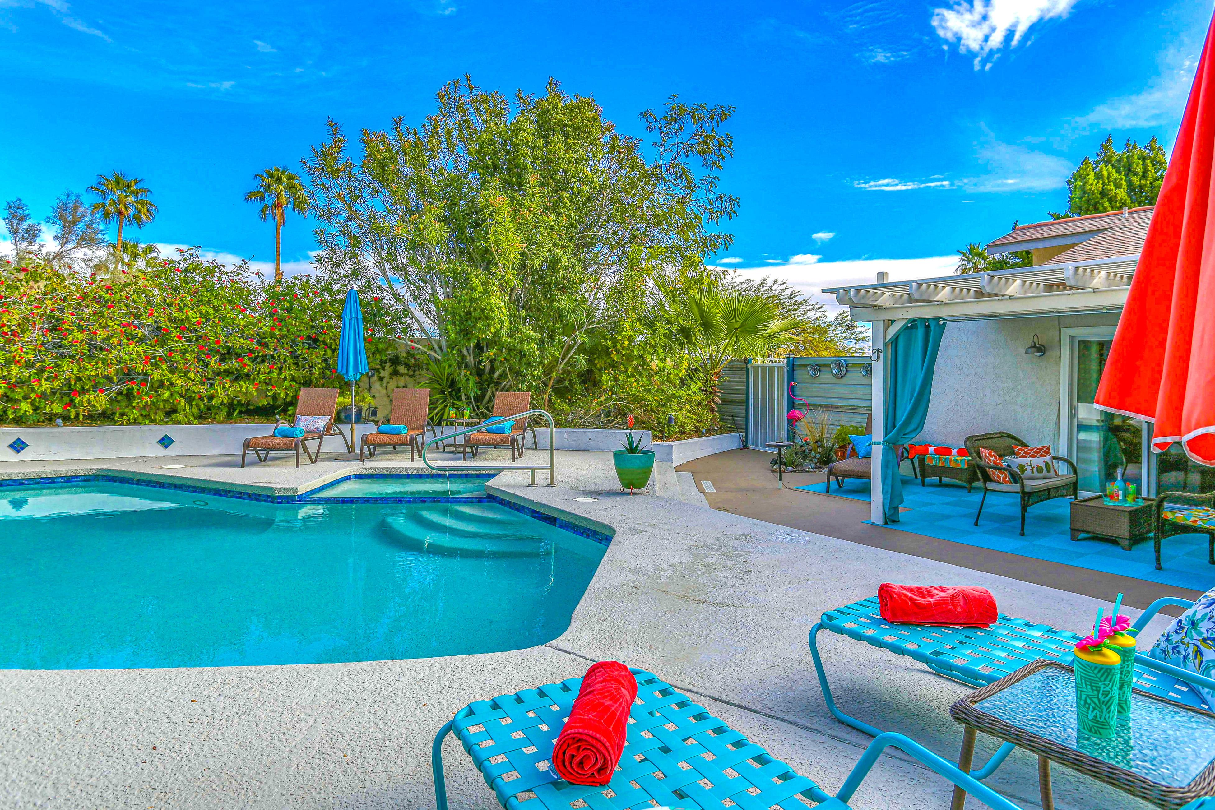 Sunny Times in Palm Springs - 3909