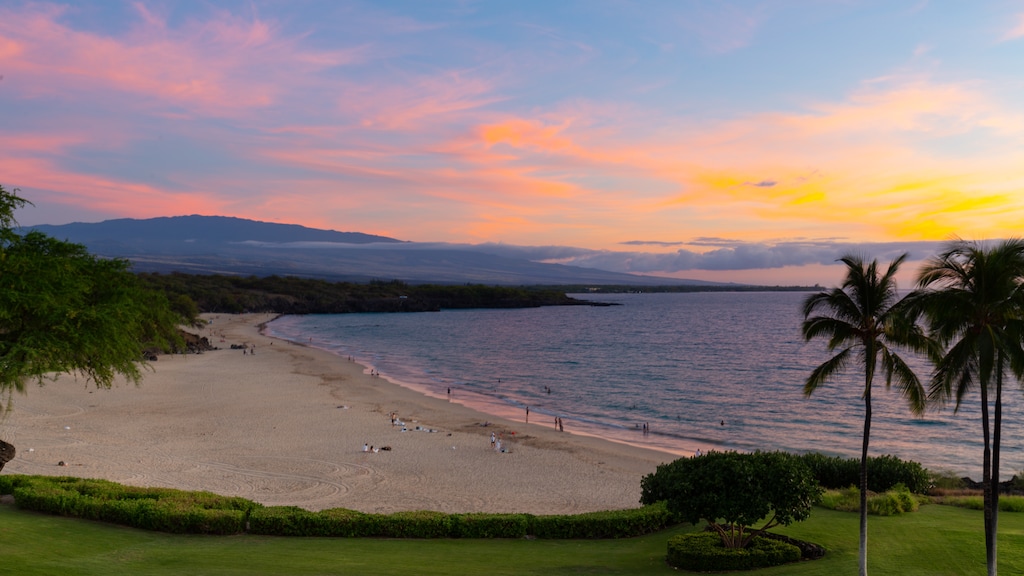 Watch Extraordinary Hawaiian Sunsets!
