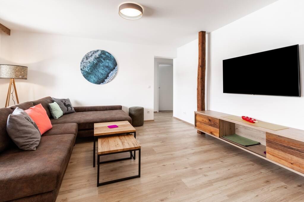 Property Image 1 - Centrally Located Contemporary Apartment with Parking