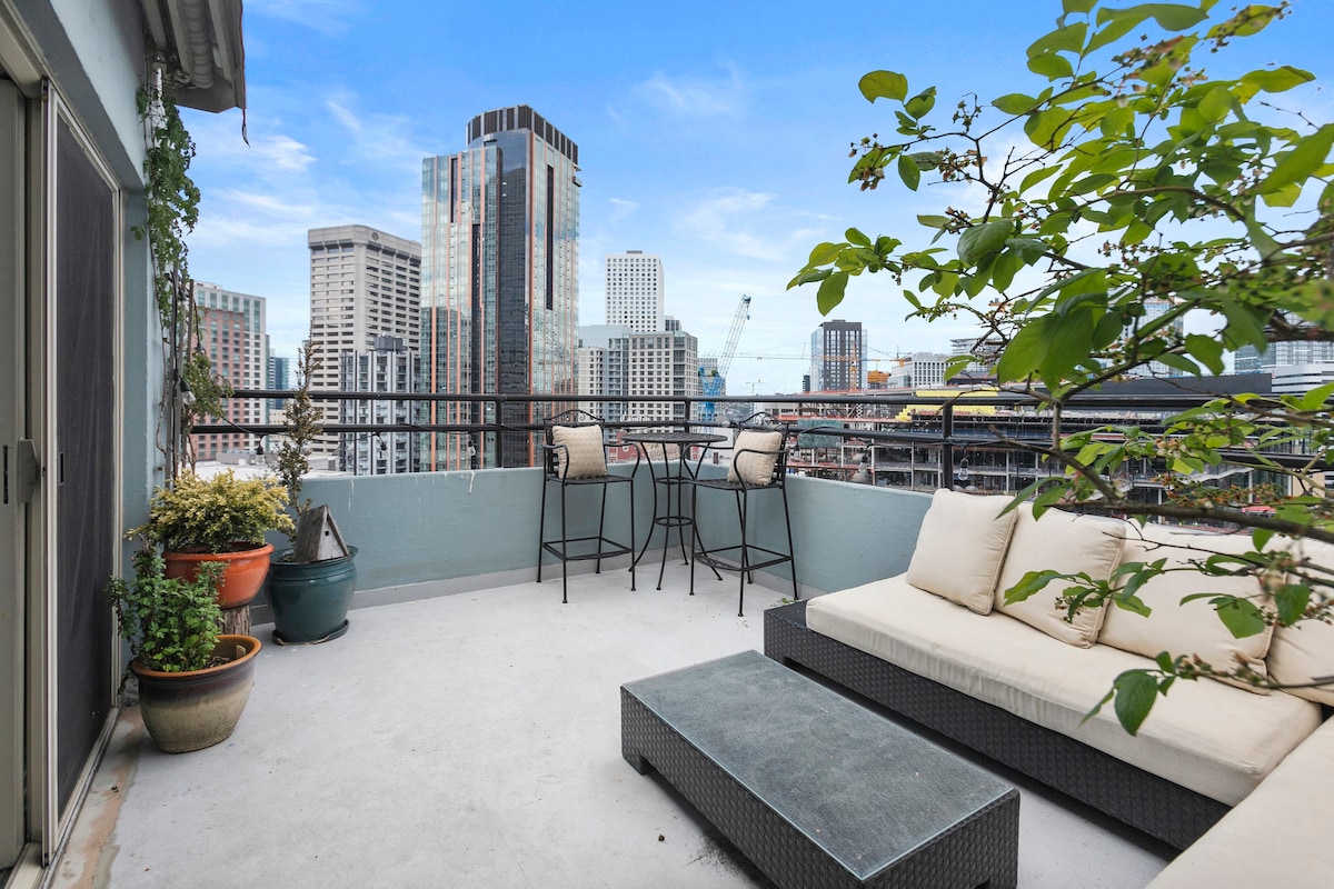 Property Image 2 - Private Penthouse w/ views in the heart of Seattle