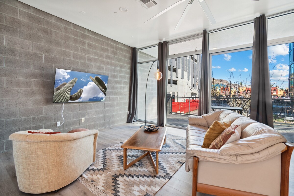 Property Image 2 - Luxurious 2BR Loft with Balcony