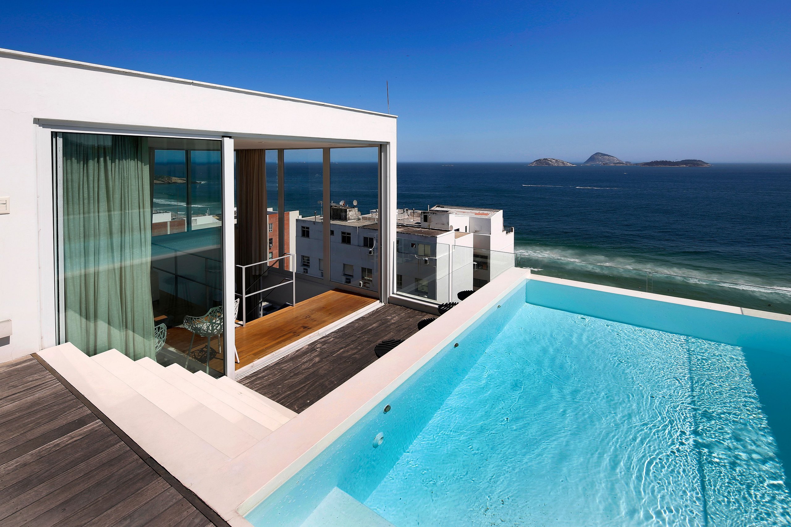 Property Image 2 - Modern Bright Penthouse with Amazing Pool