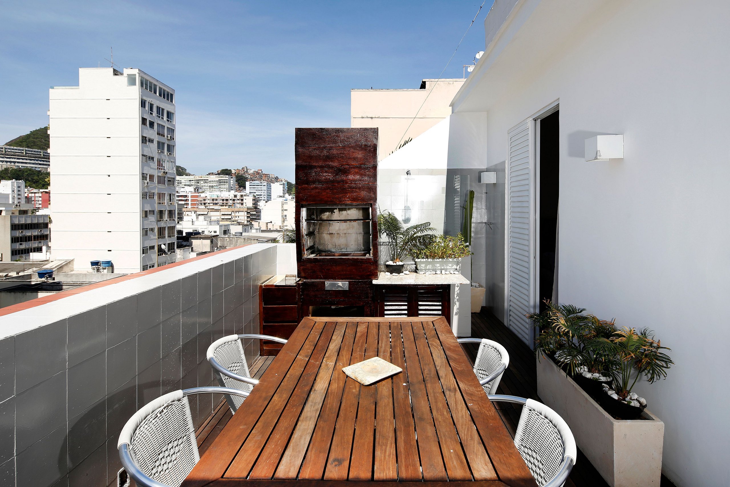 Property Image 2 - Captivating Modern Penthouse with Lovely Balcony