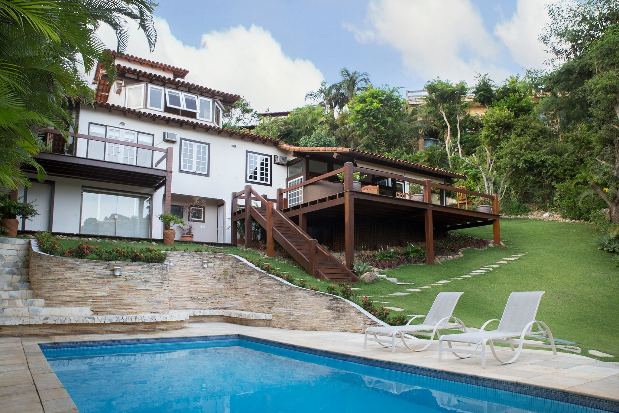 Property Image 1 - Radiant Tranquil House close to Ferradurinha Beach