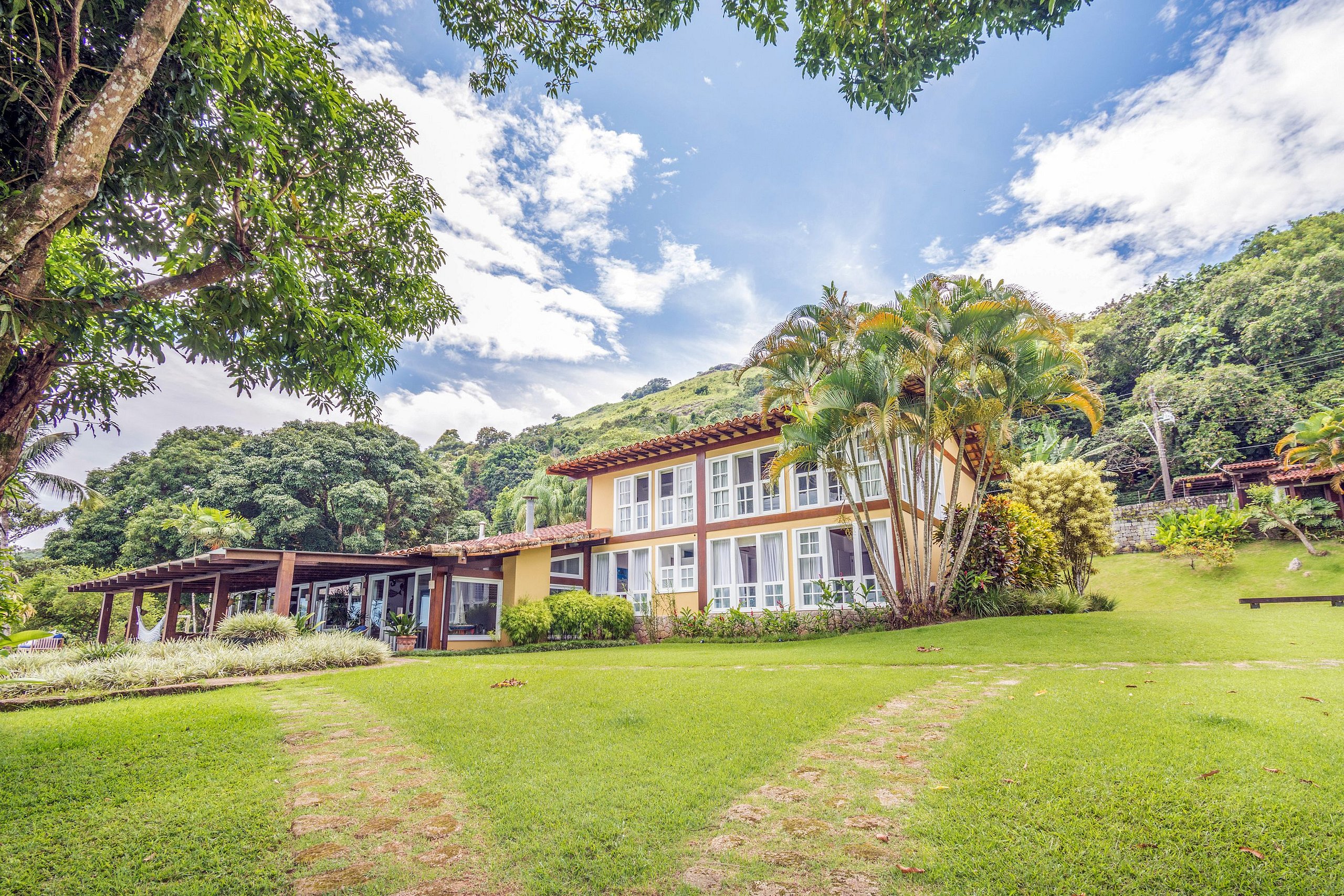 Property Image 1 - Majestic Villa With Private Beach in the heart of Angra dos Reias