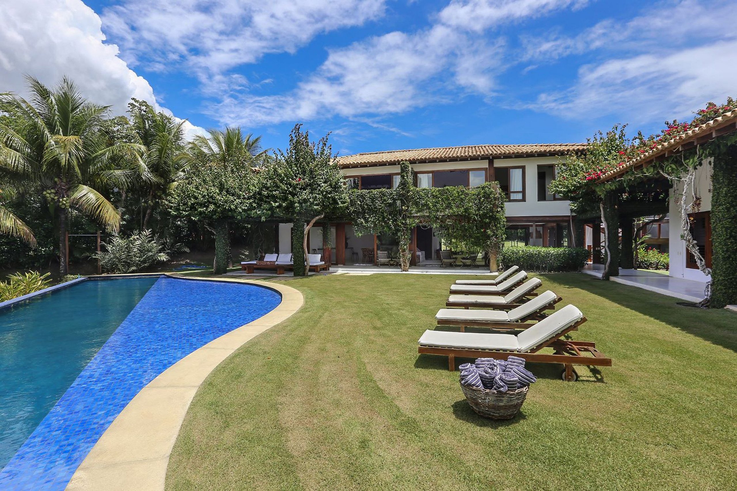 Property Image 2 - Exquisite Wooden Villa with Private Pool