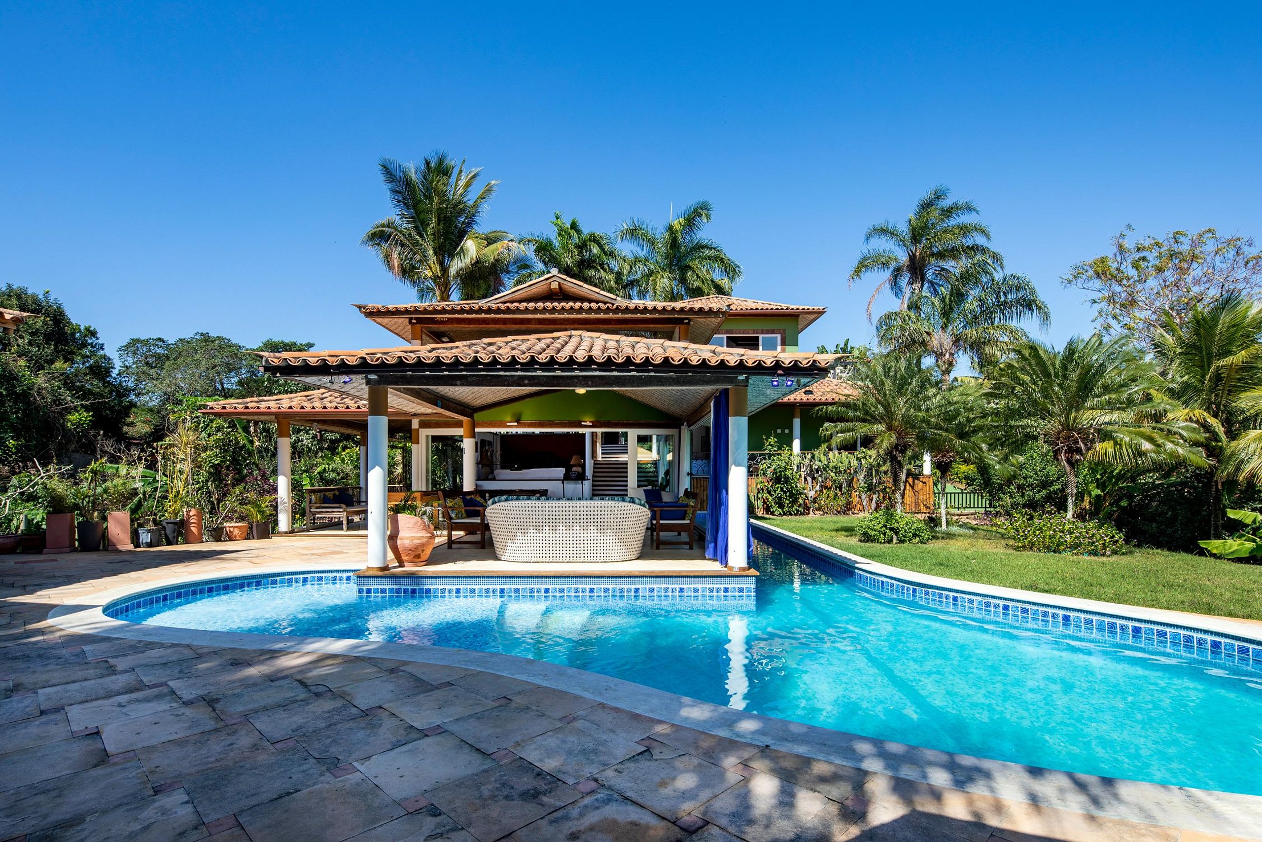 Spectacular five bedroom Mansion located in the Center of Búzios