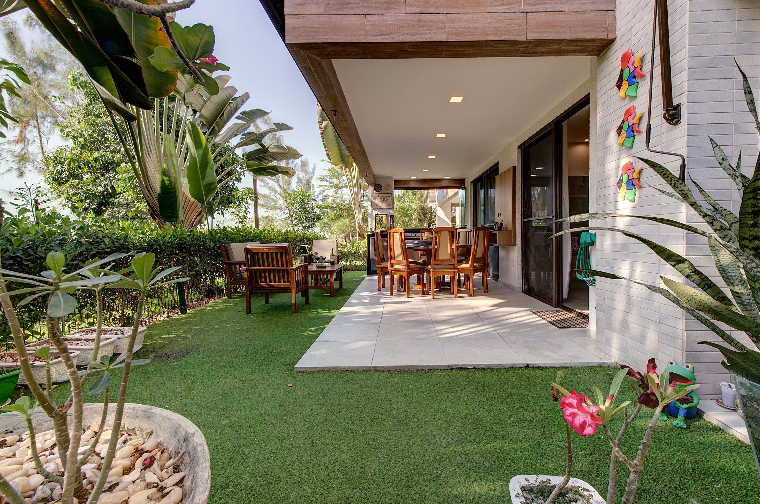 Property Image 1 - Captivating Tropical Apartment with Al fresco Dining