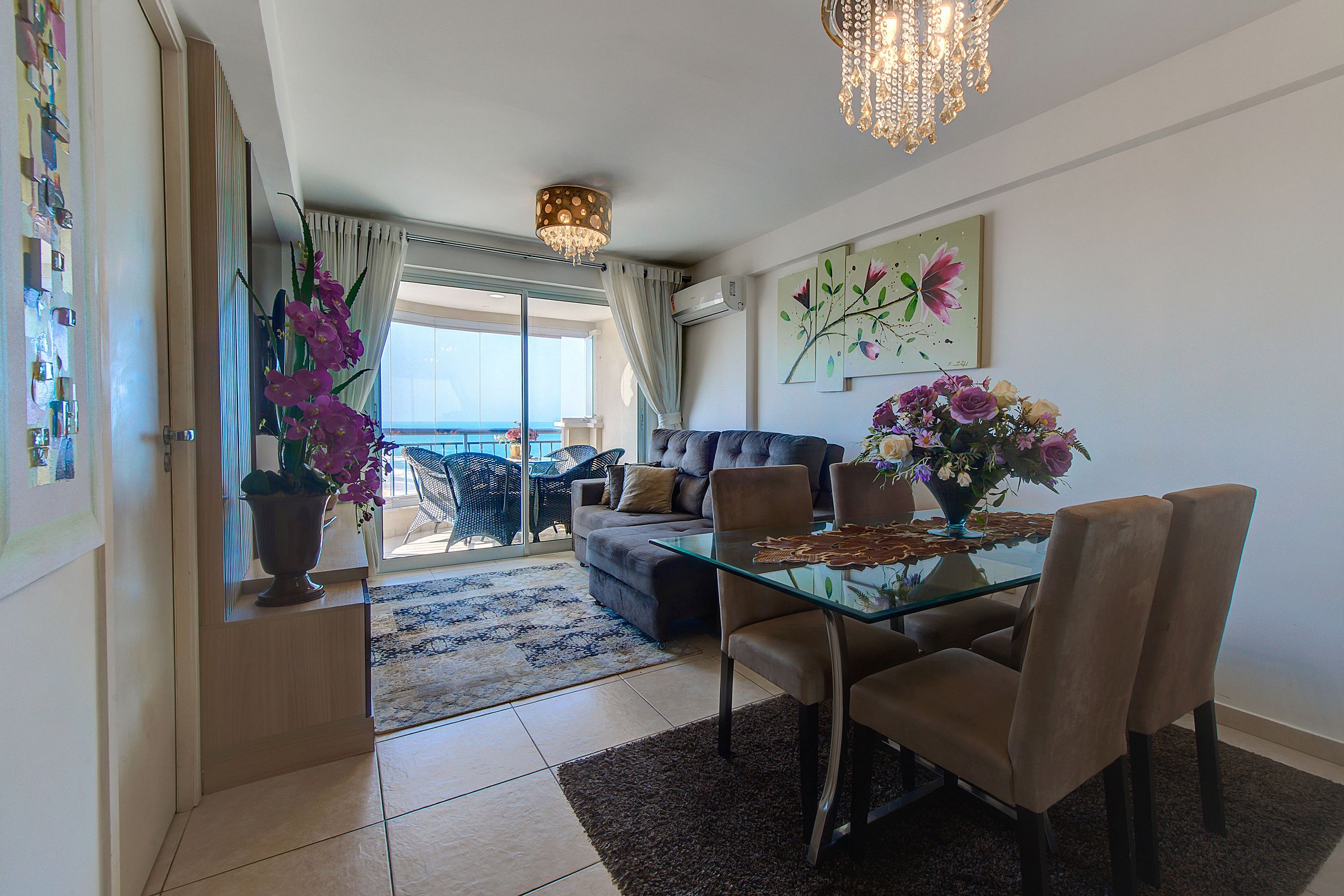 Property Image 2 - Delightful Sea View Apartment with Sunny Balcony