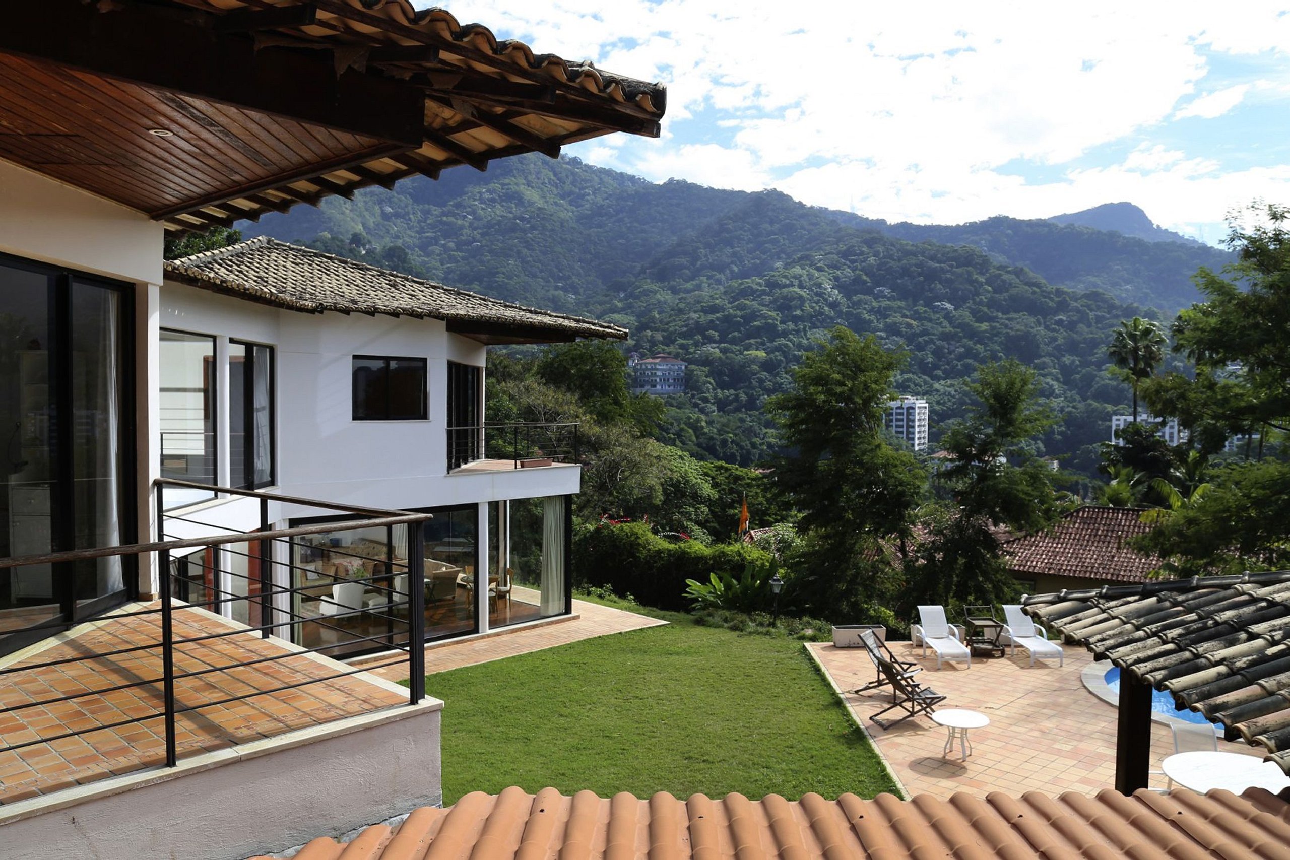 Large villa with great open views over Rio de Janeiro