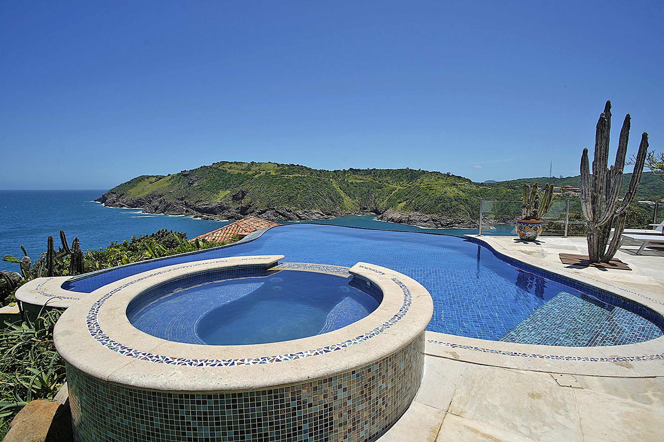 Property Image 2 - Villa with pool and view of Ferradura beach