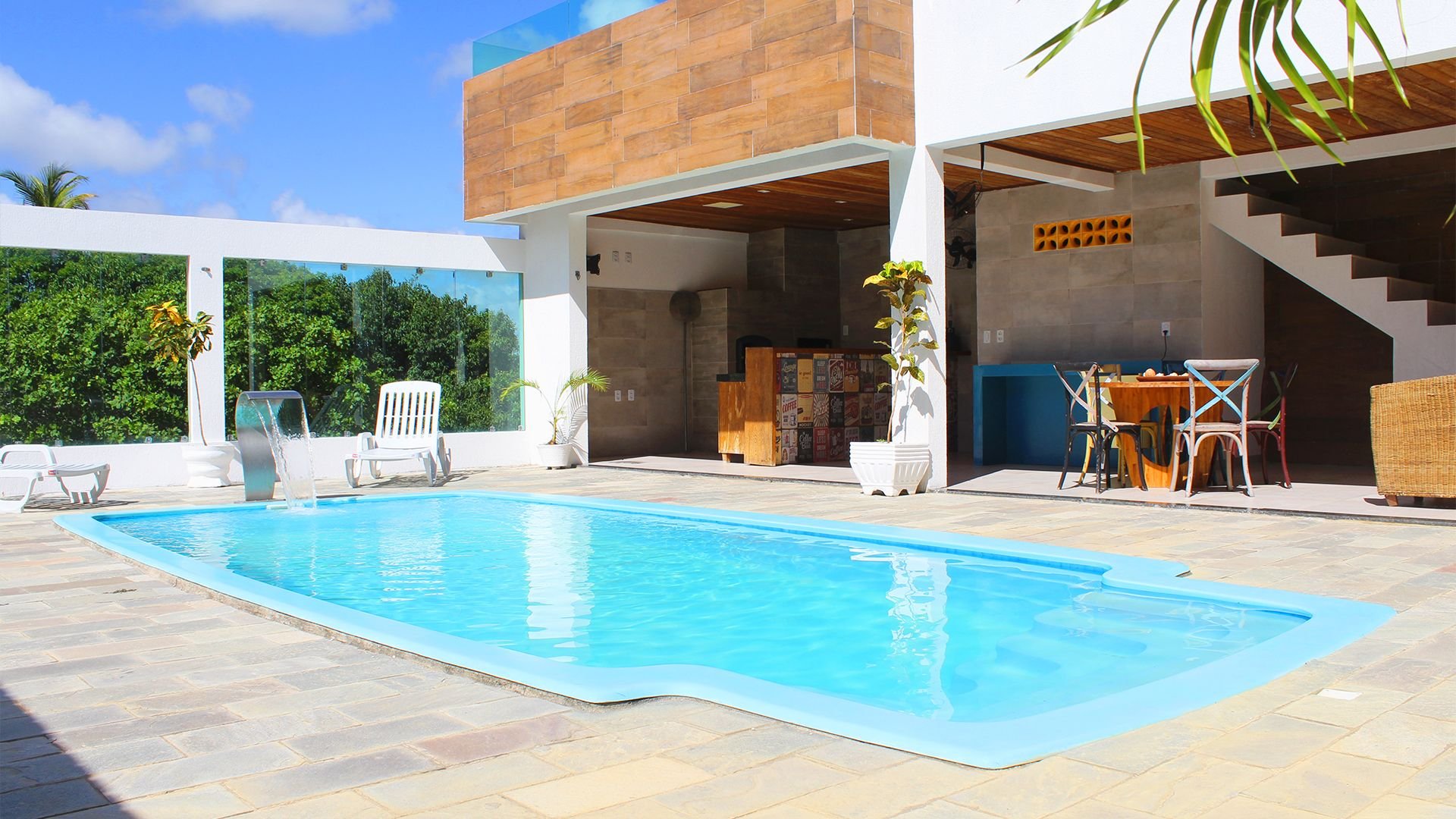 Property Image 2 - Private Spacious House with Sparkling Pool