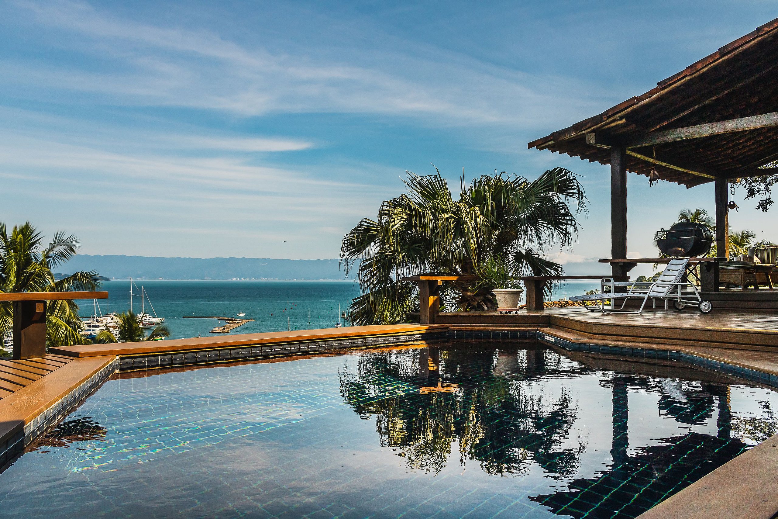 Property Image 2 - Casa Deck ao Mar - House with infinity pool overlooking the channel of Ilhabela