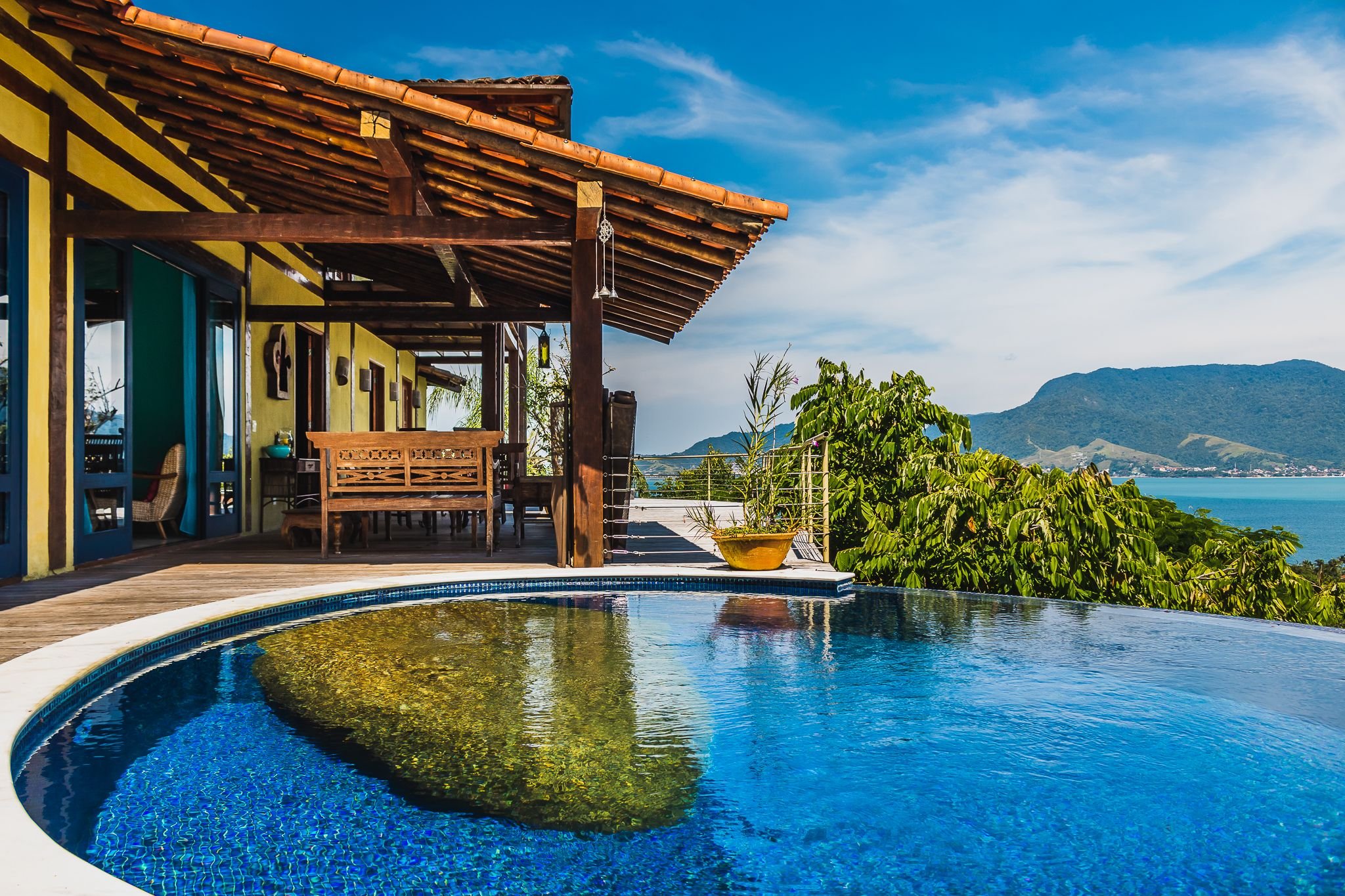 Property Image 1 - House with infinity pool and sea view in Ilhabela
