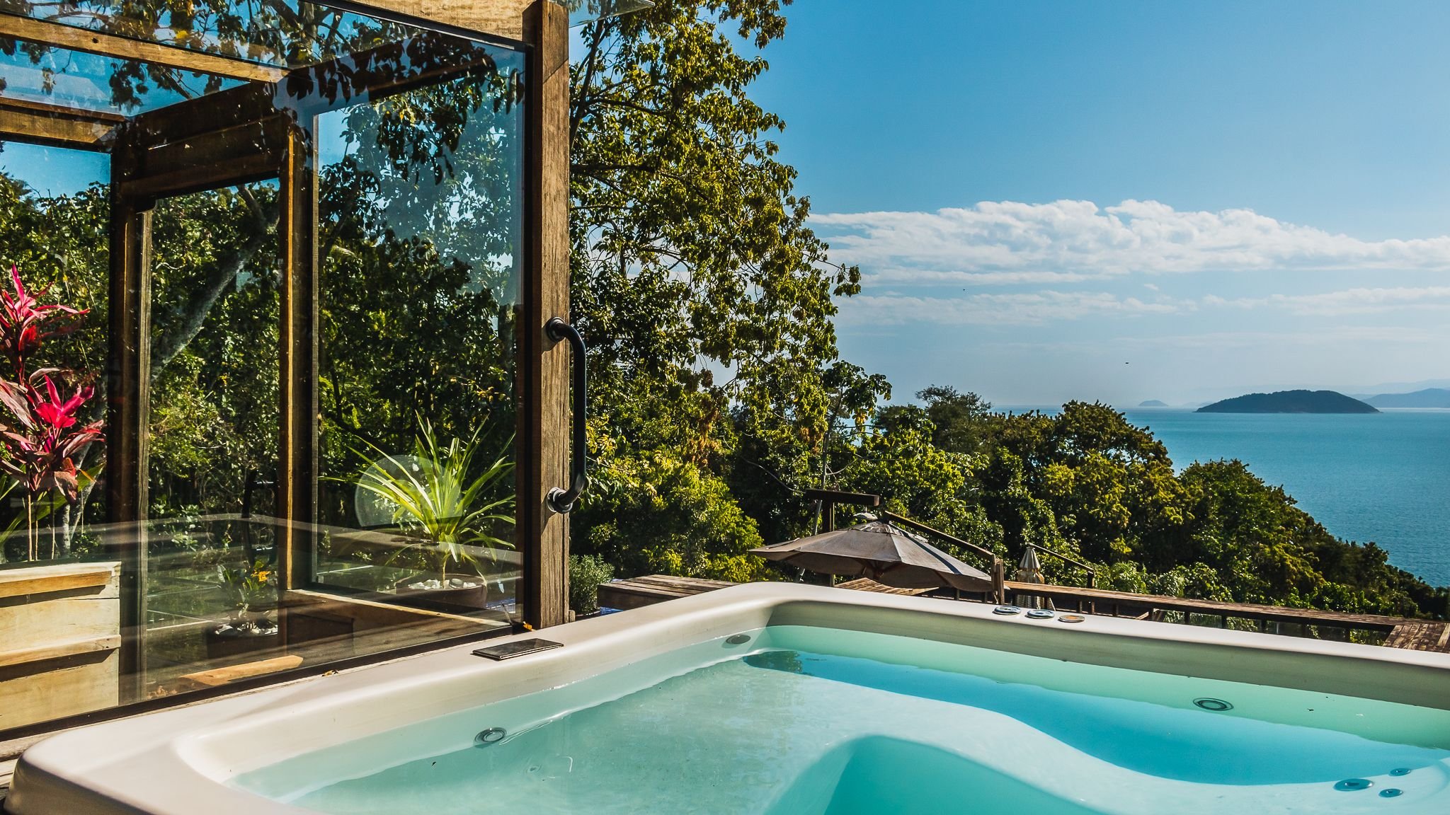 Property Image 2 - Glass house - Comfort in a luxury home with beautiful view in Ilhabela