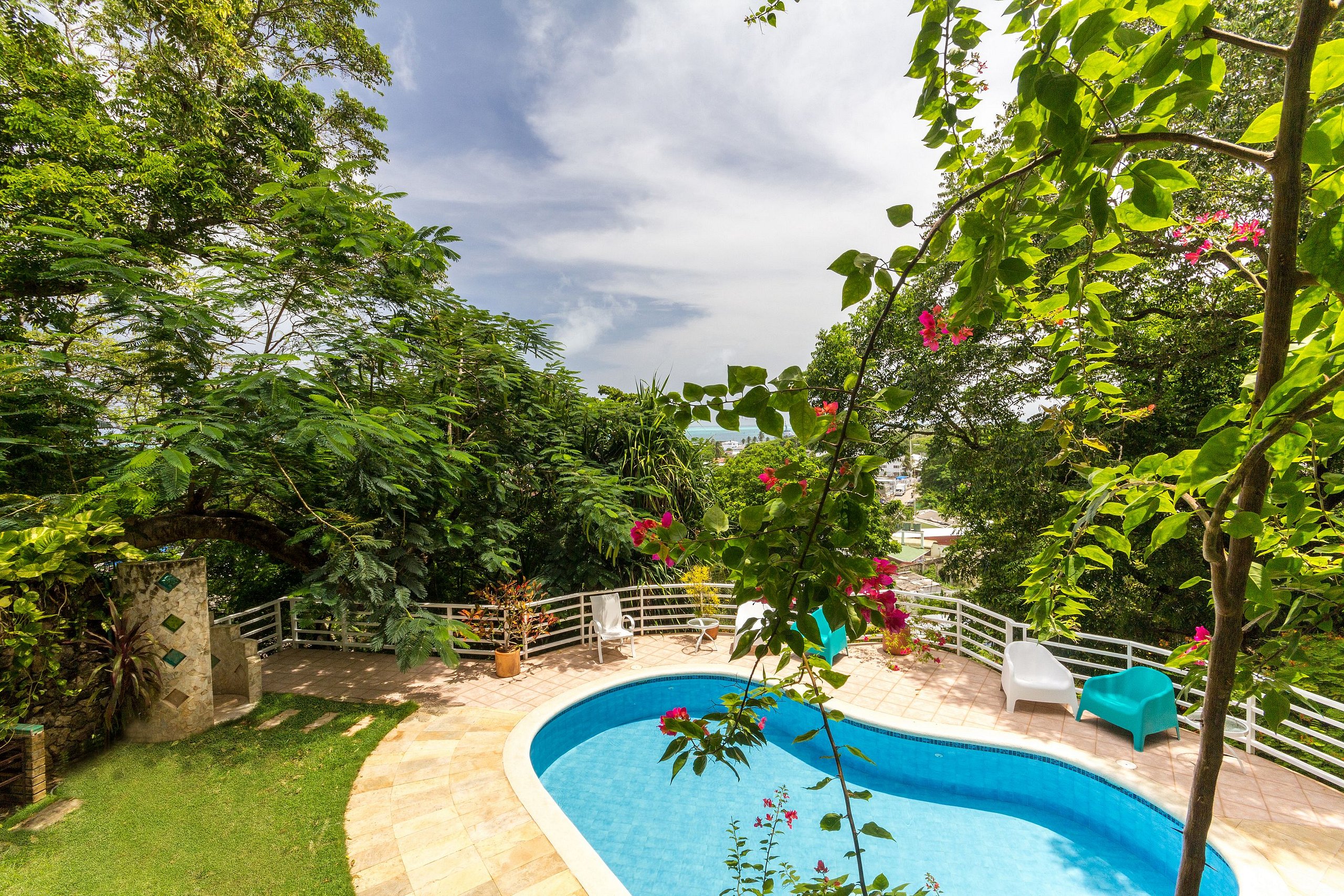 Property Image 2 - Spacious and comfortable villa with poll on San Andrés Island