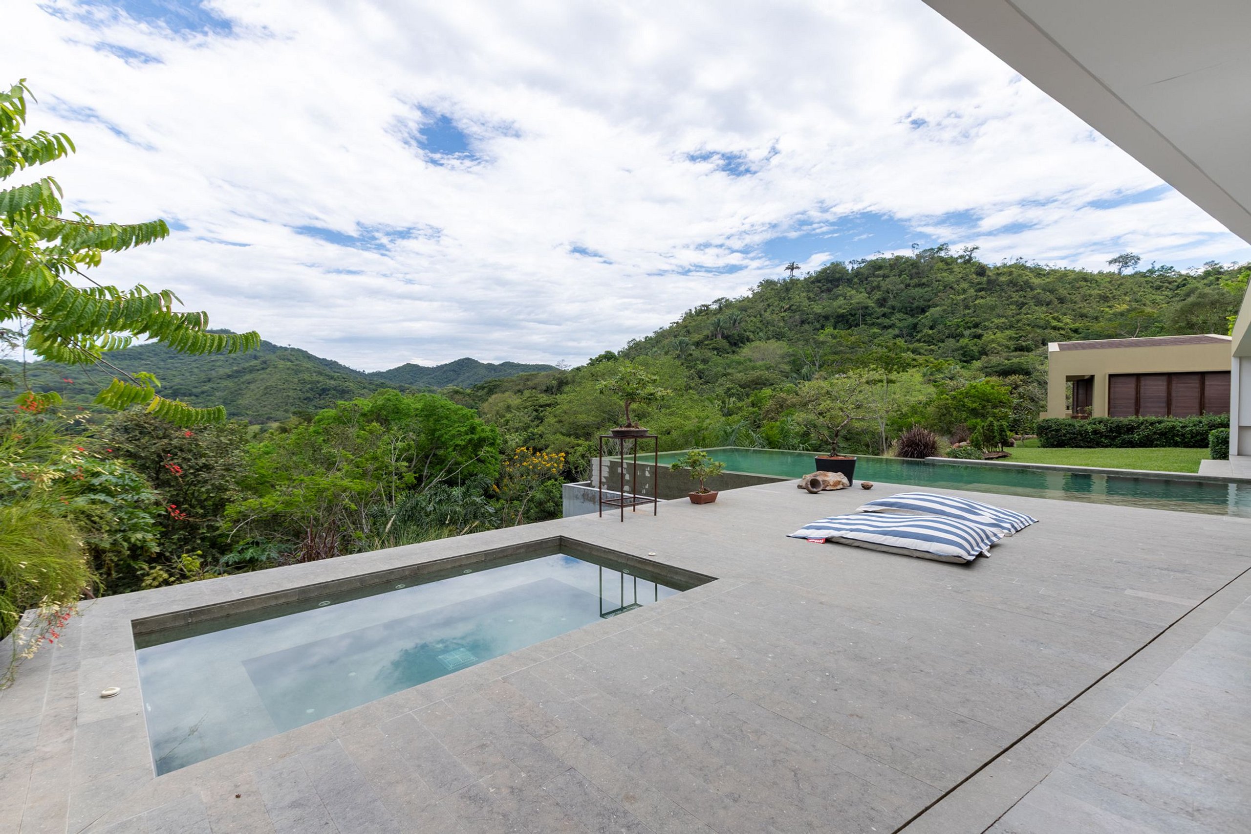 Property Image 2 - Superb Villa with Terrace and Pool Overlooking the Jungle