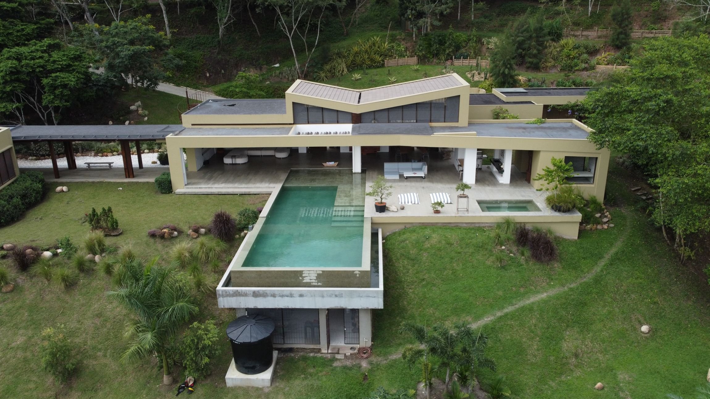 Property Image 1 - Superb Villa with Terrace and Pool Overlooking the Jungle