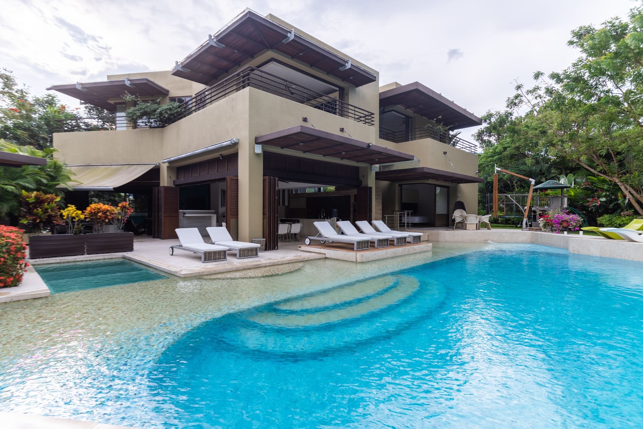 Property Image 1 - Captivating Villa with Huge Pool set in Lovely Garden