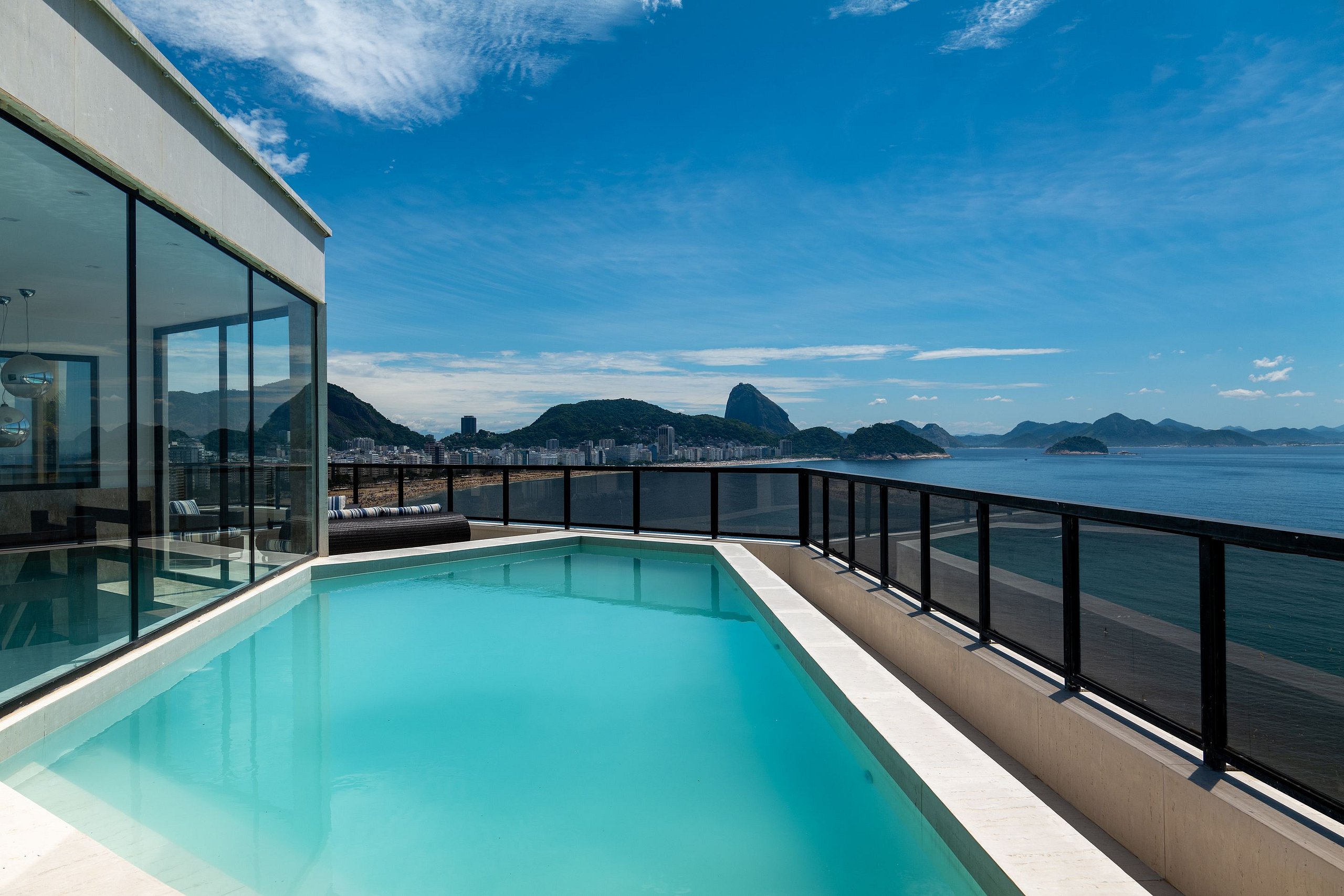 Property Image 1 - Modern penthouse with private pool and breath-taking views in Copacabana