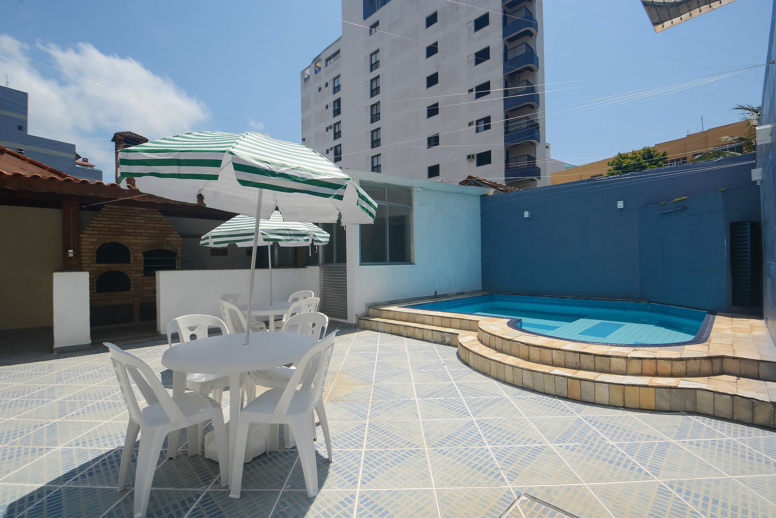 Property Image 1 - House with pool 200m from Tombo beach in Guarujá