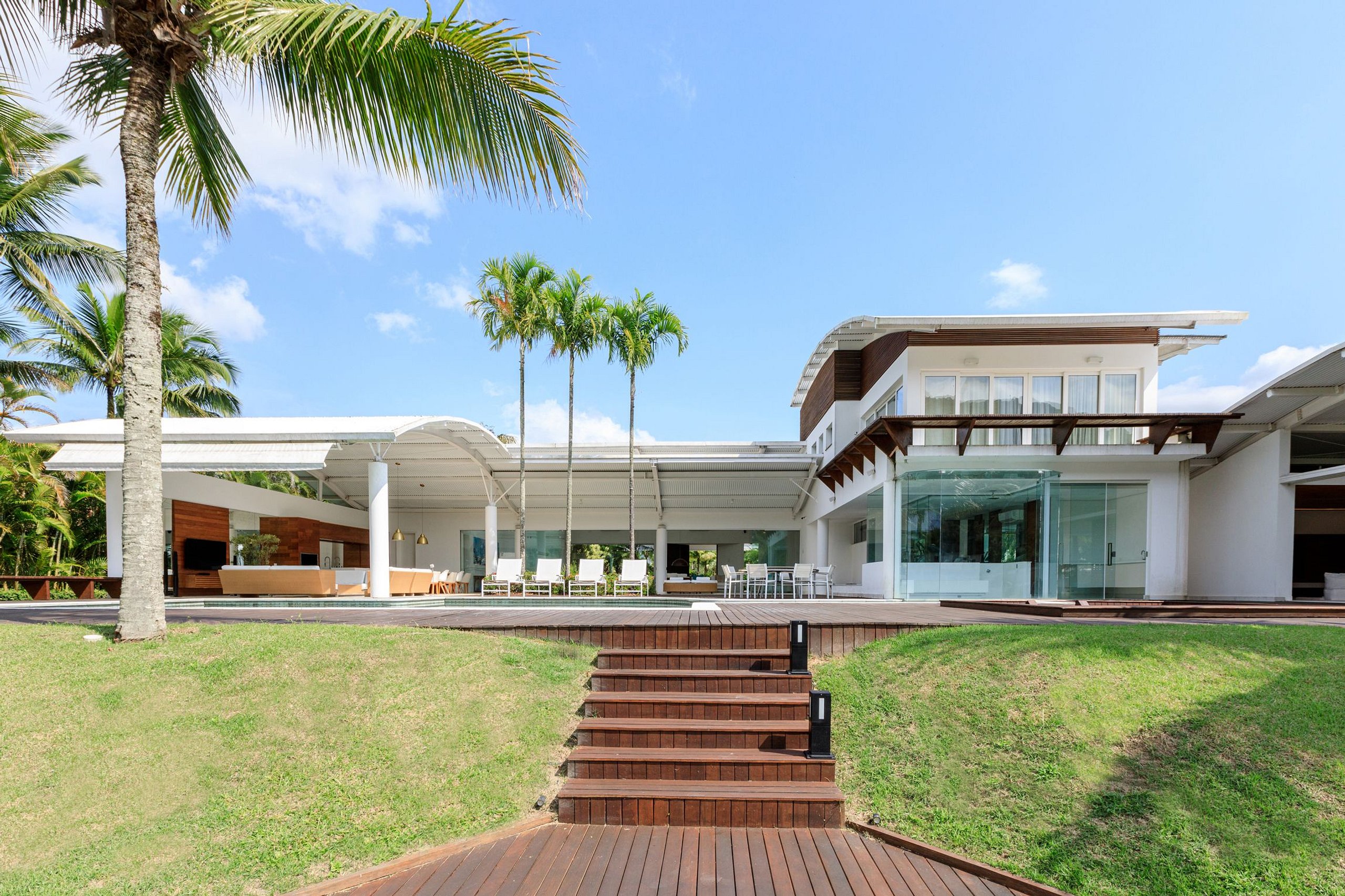 Property Image 2 - Ultimate Waterfront Glass Home Full of Natural Light