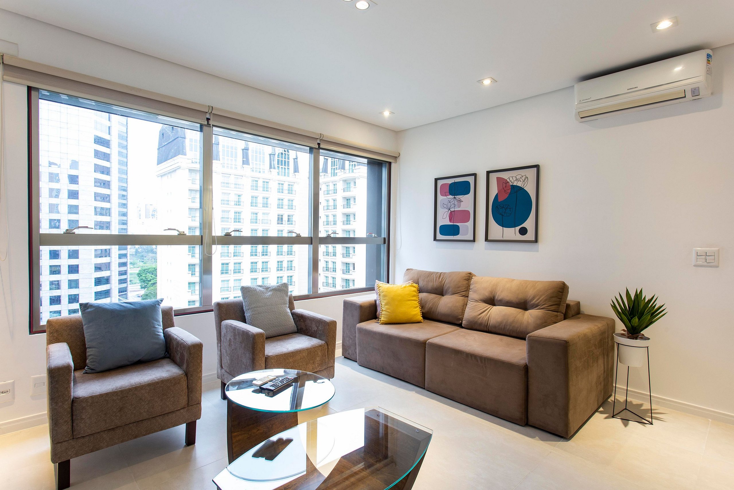 Property Image 2 - Bright and Elegant Apartment in Brooklin