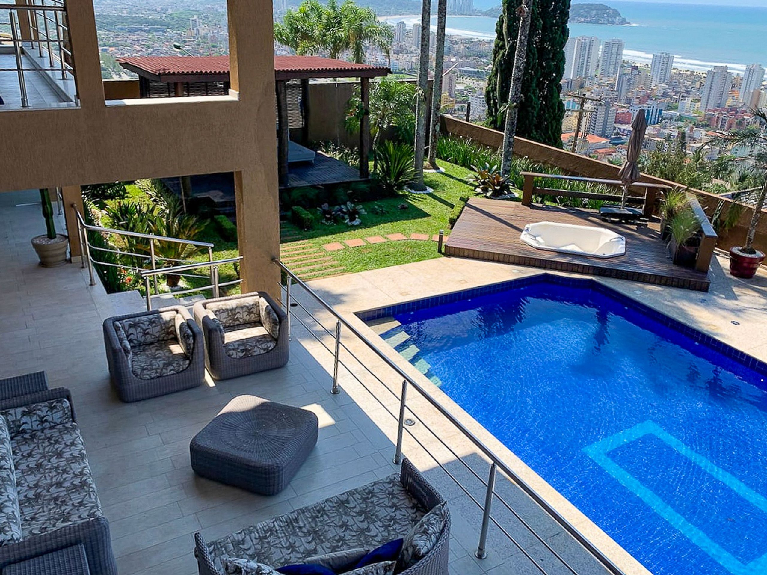 Property Image 1 - Mansion with stunning views at the top of Guarujá