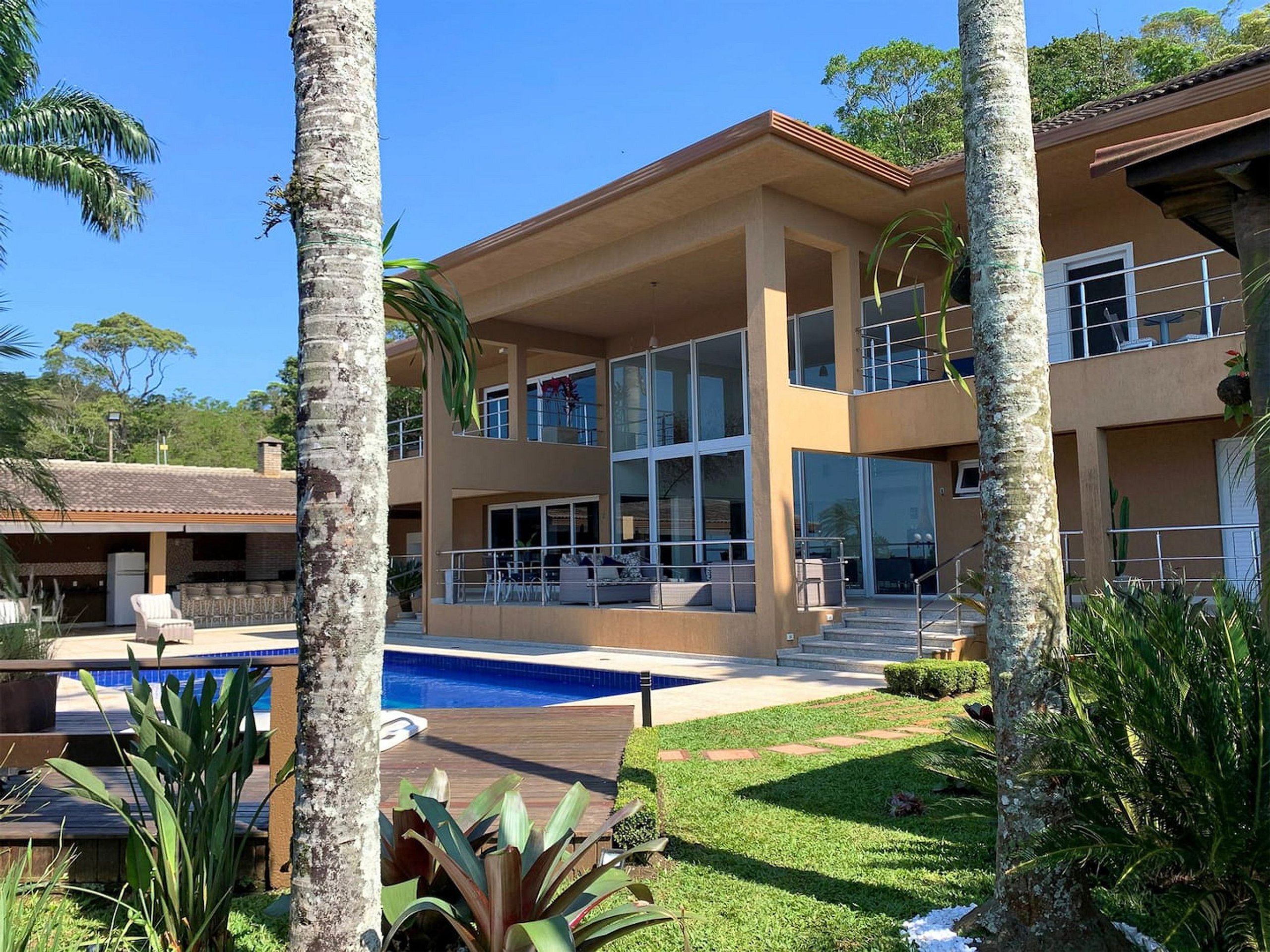 Property Image 2 - Mansion with stunning views at the top of Guarujá