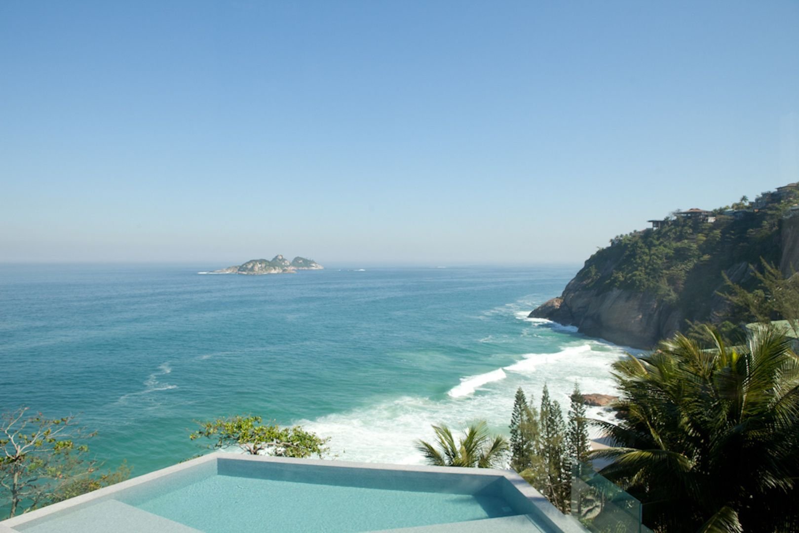 Property Image 1 - Exceptional property with 5 bedrooms ocean view and beach access in Joá