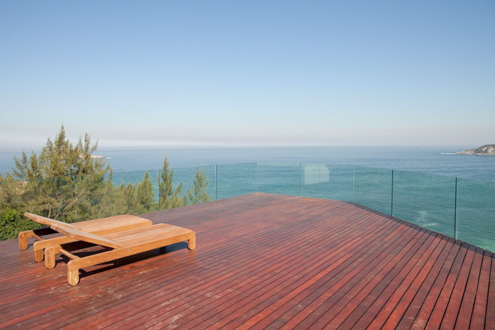 Property Image 2 - Exceptional property with 5 bedrooms ocean view and beach access in Joá