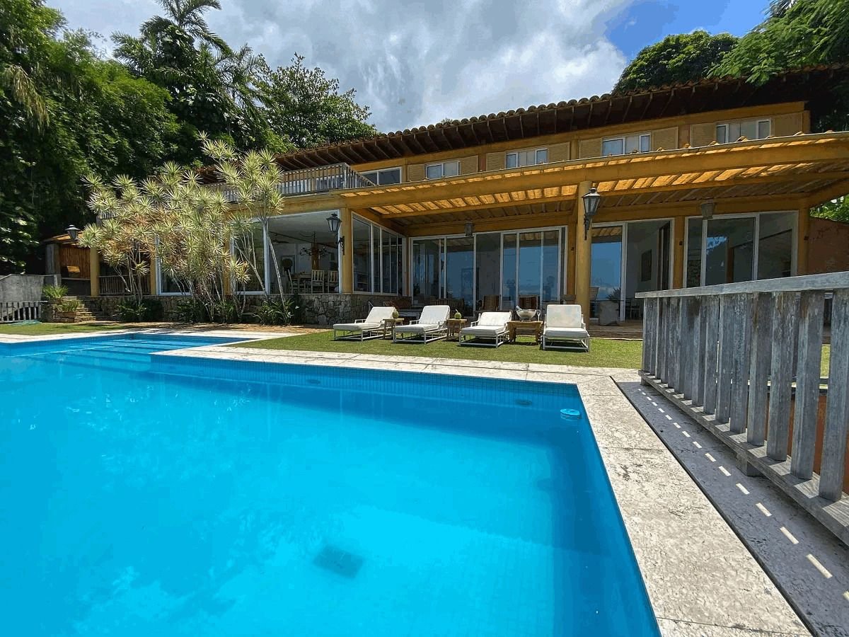 Property Image 1 - Exclusive manor house with all comfort in Angra dos Reis