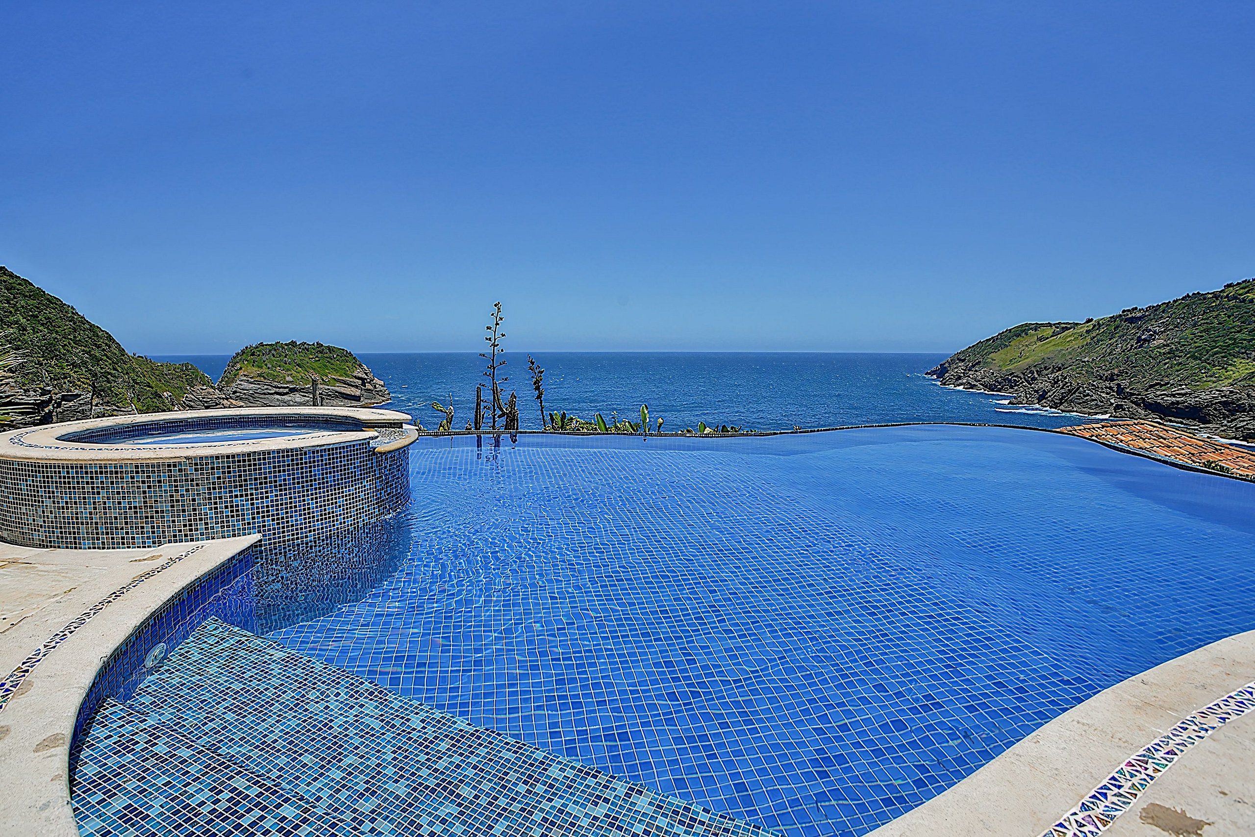 Property Image 2 - Villa with sea view and infinity pool in Búzios for the season