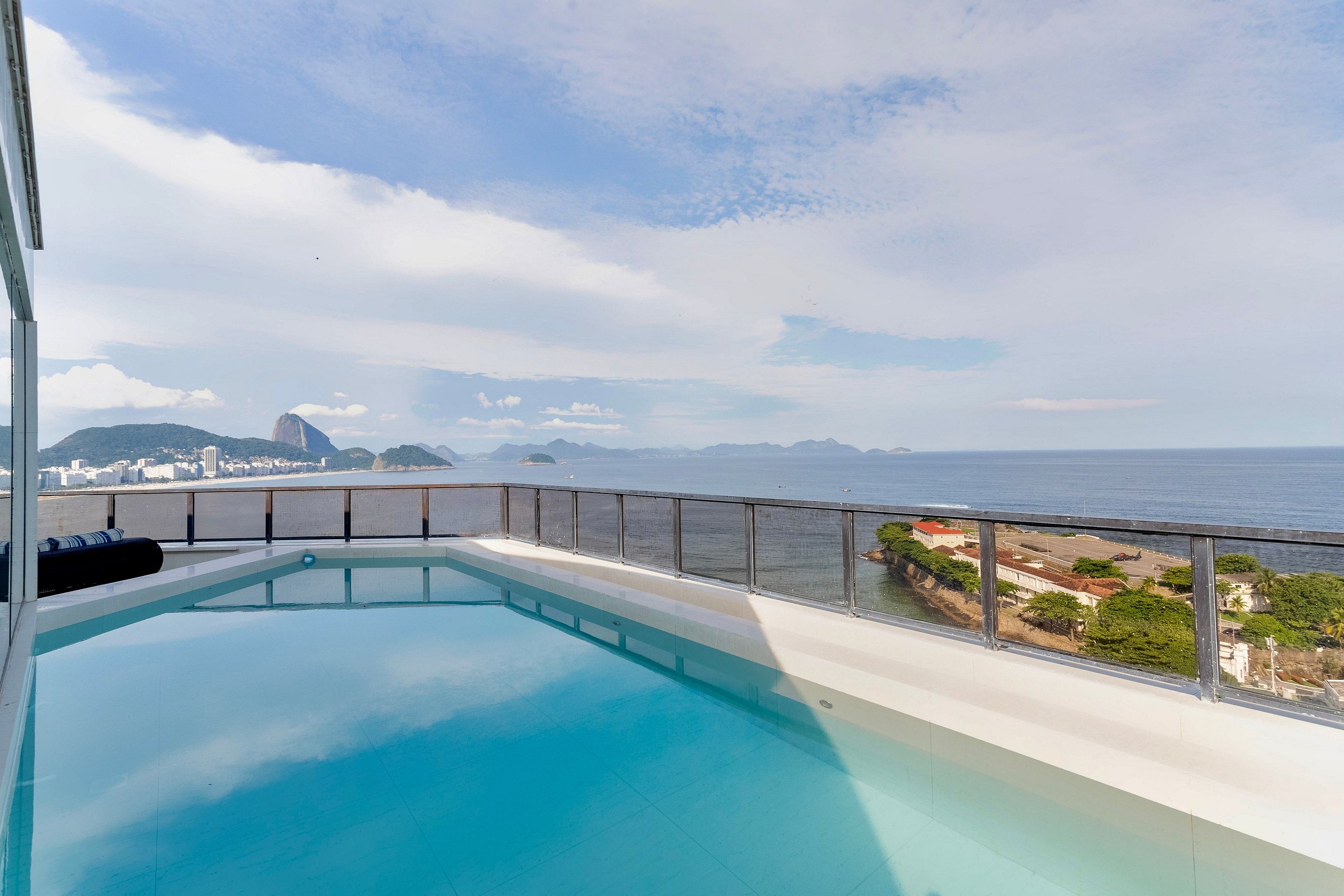 Property Image 2 - Wonderful penthouse with 5 suites and stunning view in Copacabana