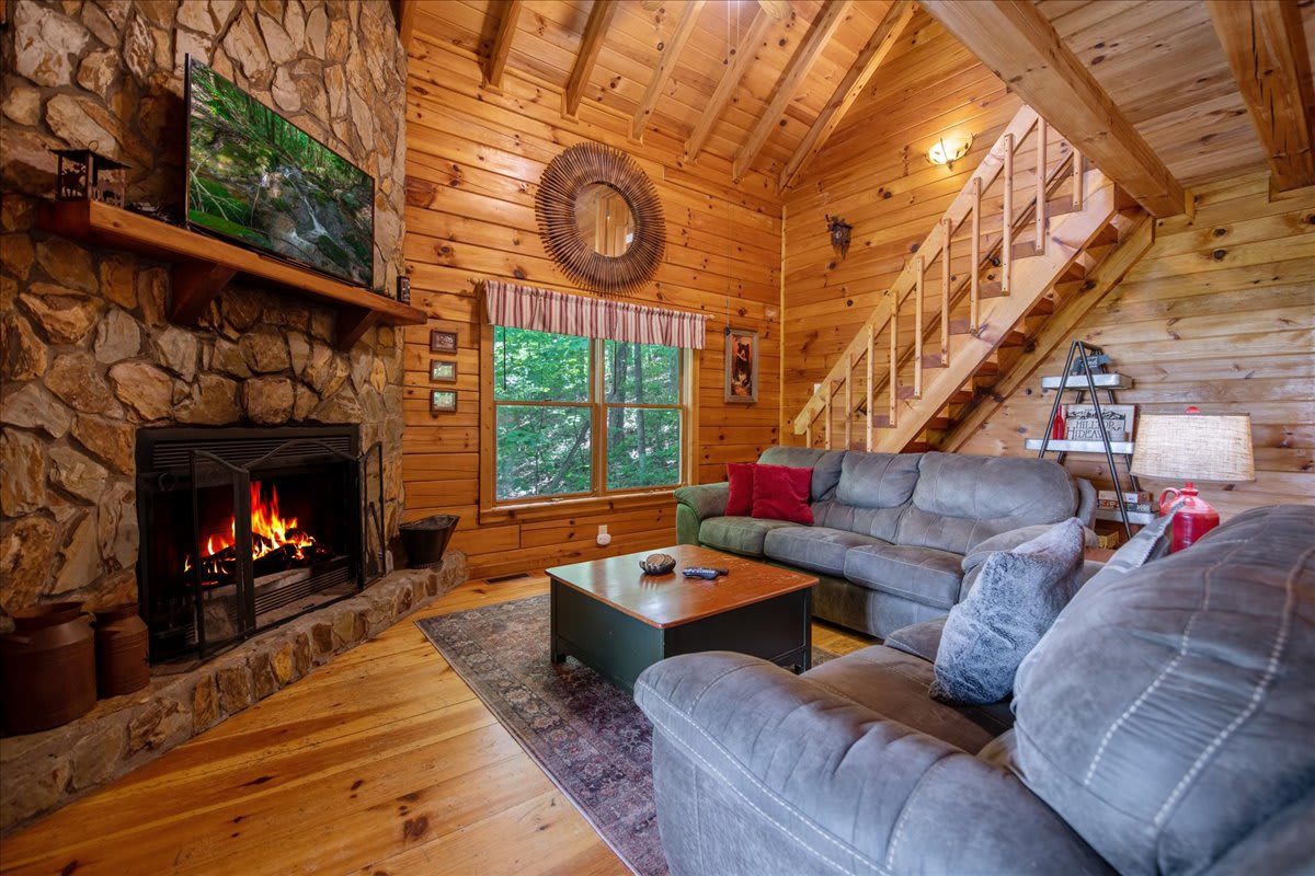 Property Image 2 - Hilltop Hideaway-Charming Cabin with Hot tub