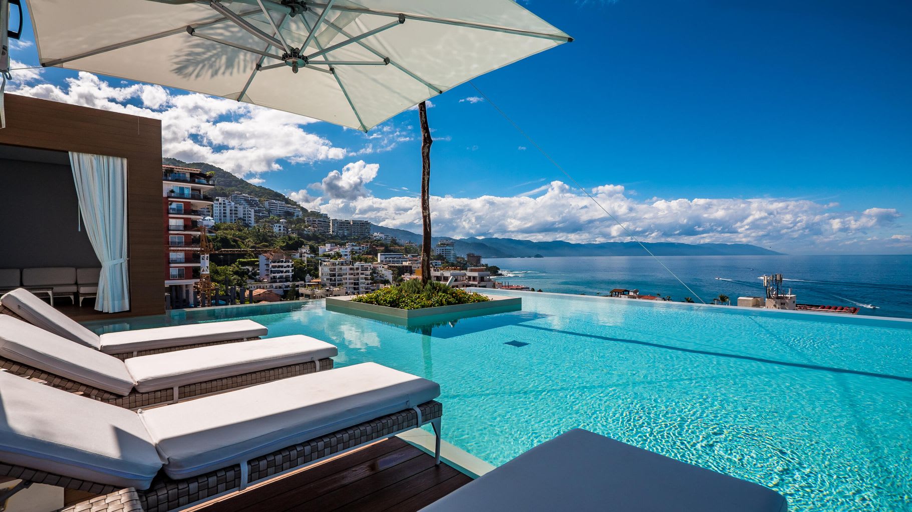 Property Image 1 - Ocean View! Best Rooftop Pool In Romantic Zone!