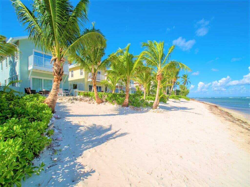 Property Image 2 - Chic Family Friendly 3 Bed 2 Bath Beach Front Home