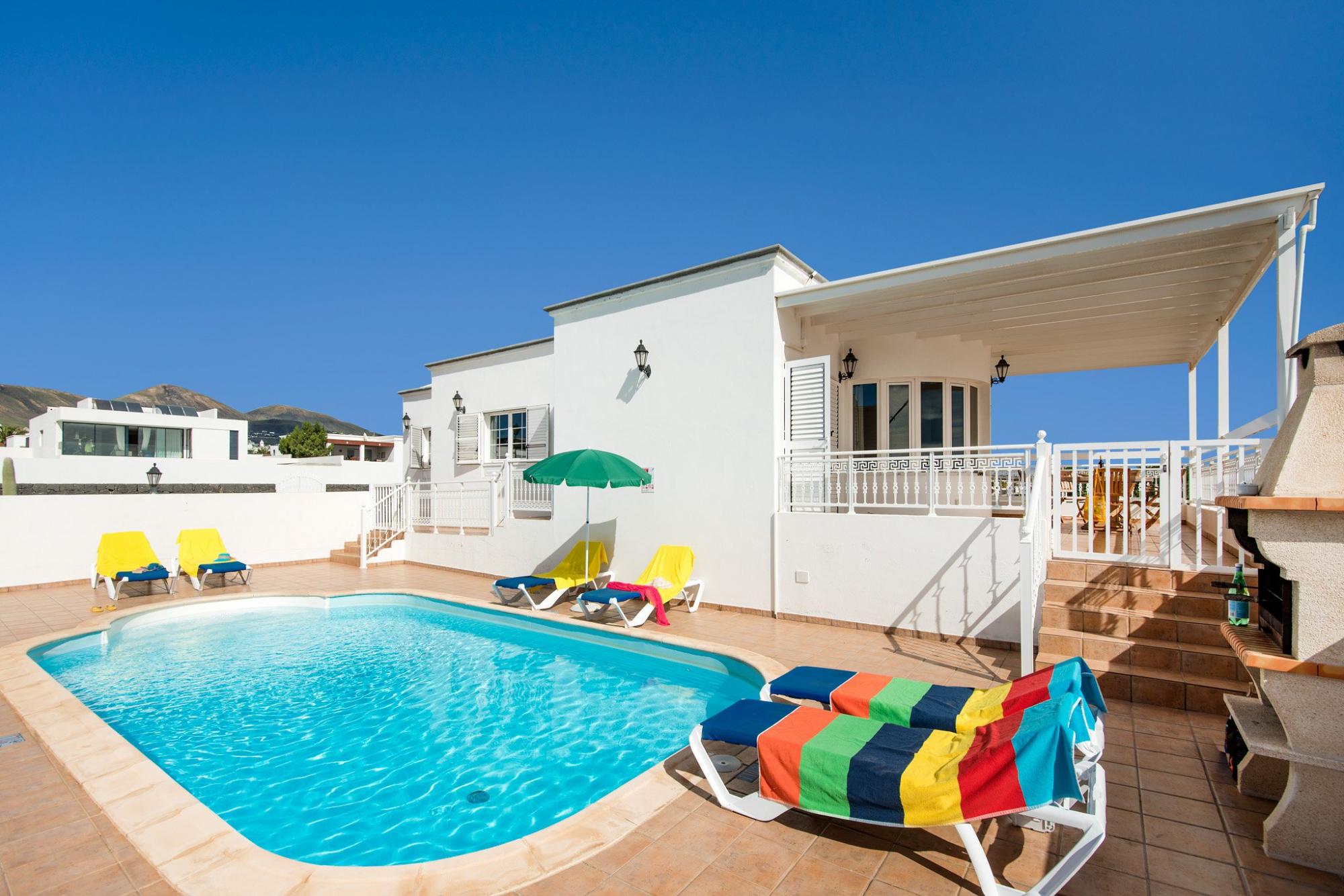 Property Image 2 - Charming Warm Villa with Heated Pool near the Beach