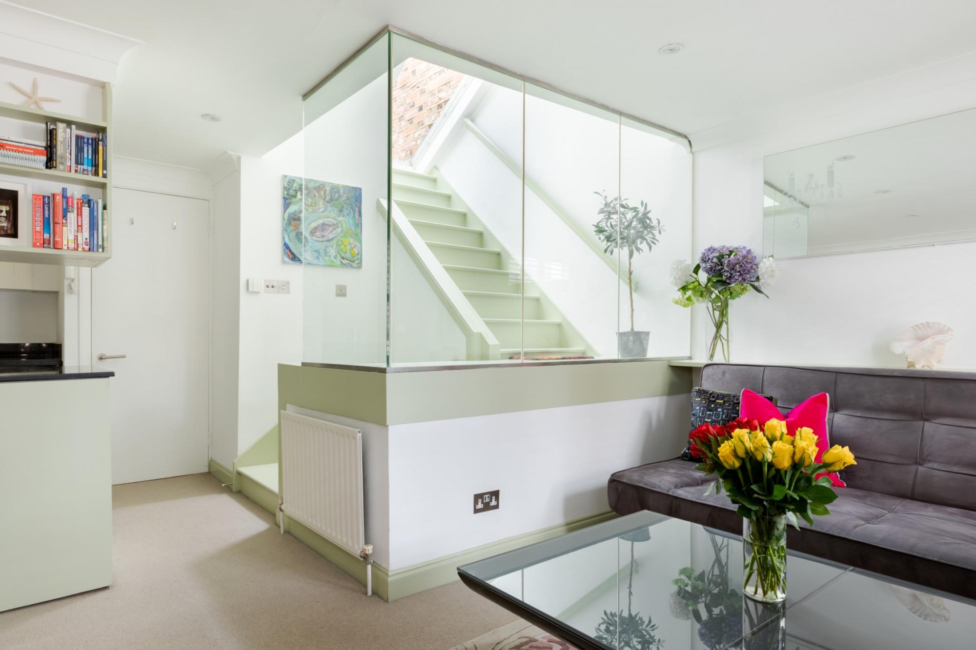 Property Image 2 - Lovely 1 Bedroom Apartment with Private Top Floor Rooftop Patio in Covent Garden