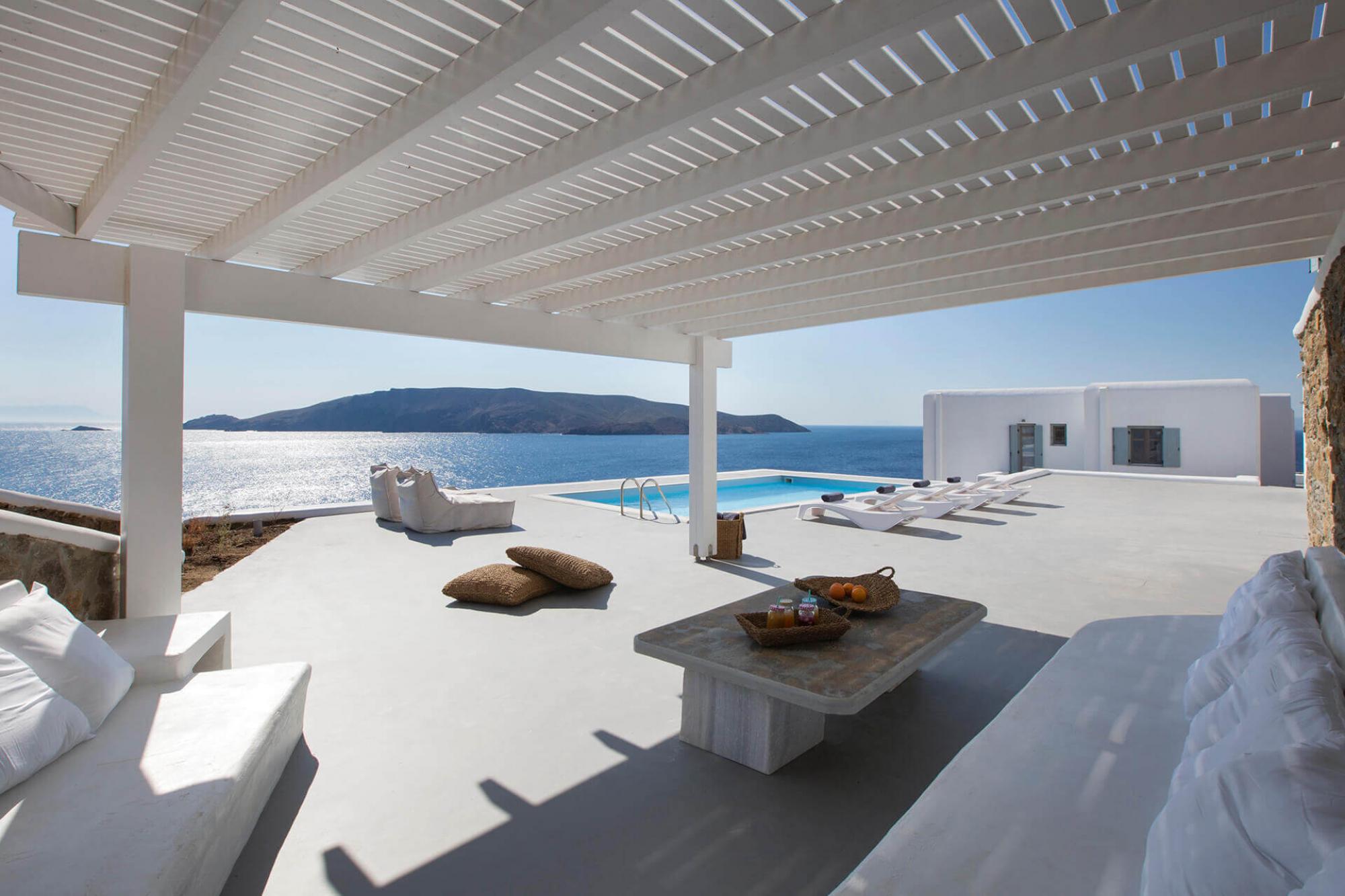Property Image 1 - Spacious Minimalistic 4 Bedroom with infinite view of blue waters and breathtaking landscapes
